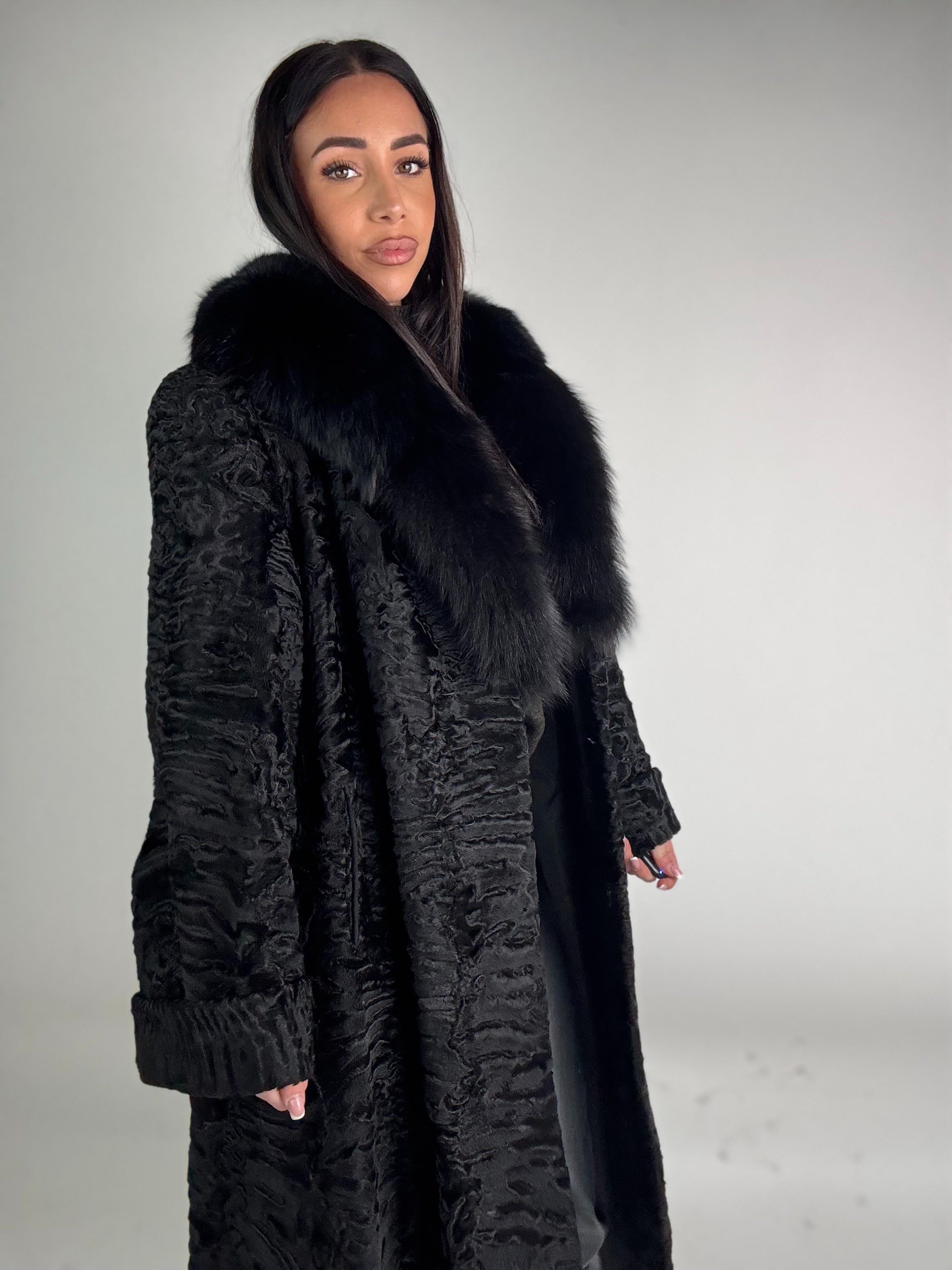 Cappotto in astrakan e volpe N55