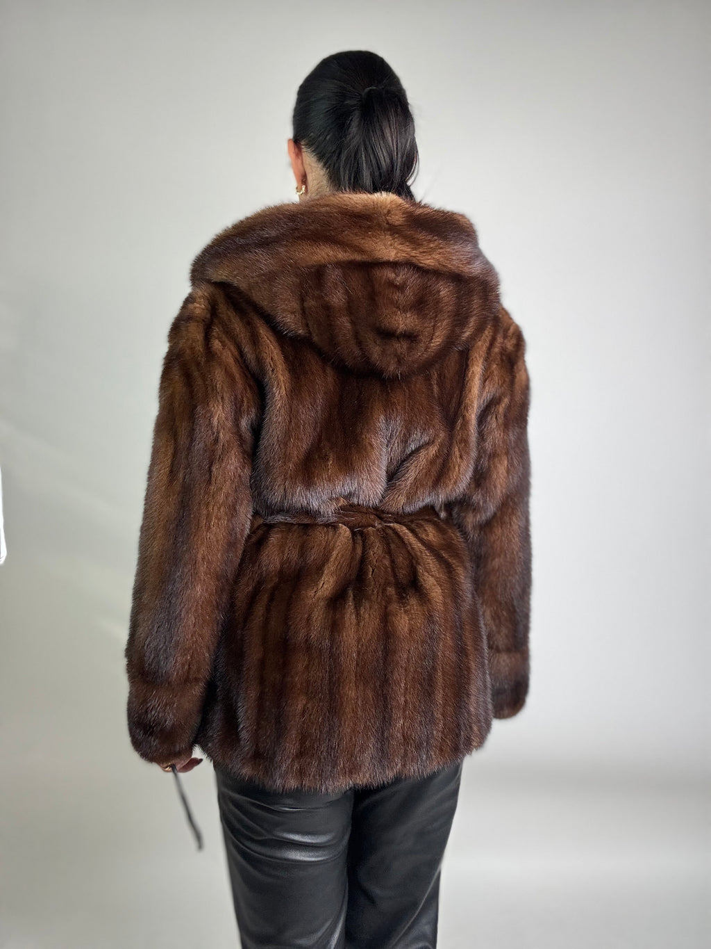 Giacca in visone cintura e cappuccio N124