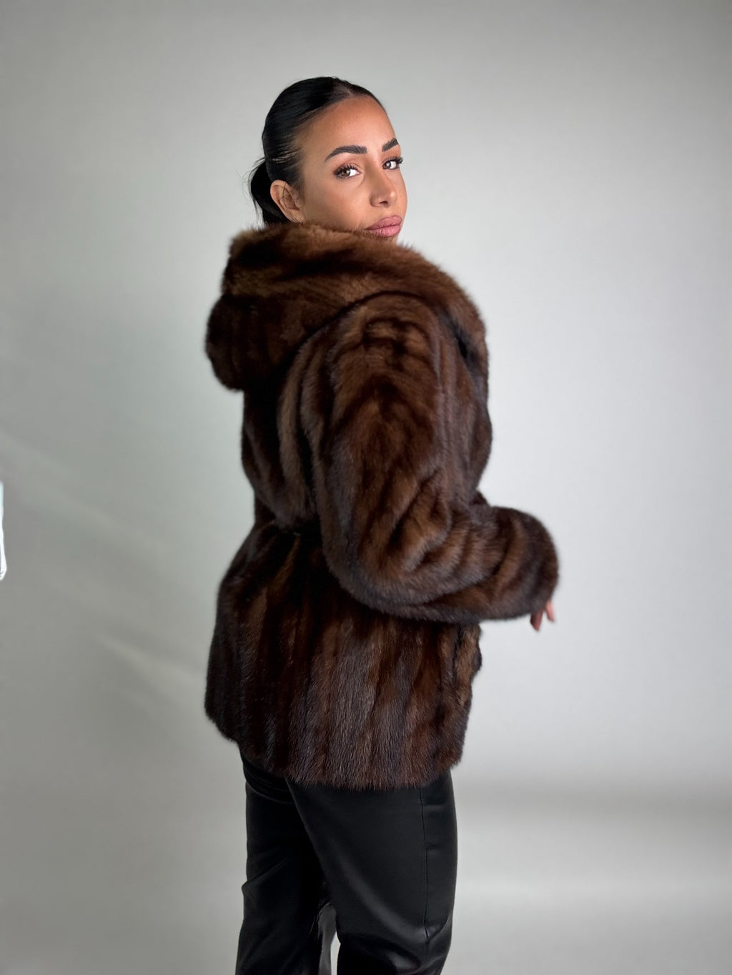 Giacca in visone cintura e cappuccio N124