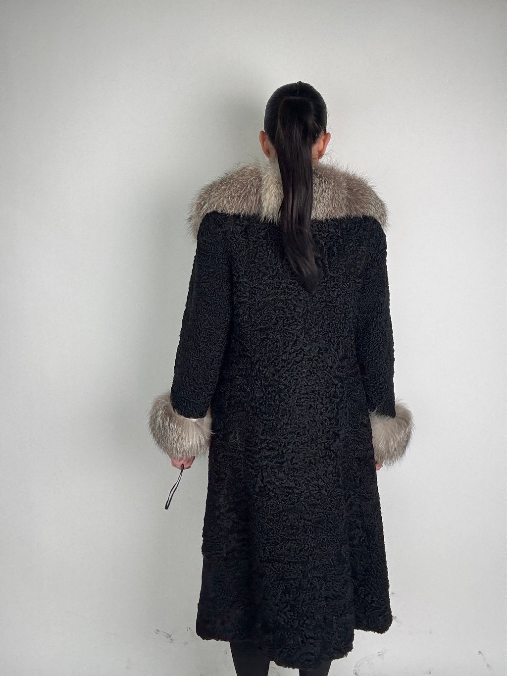 Cappotto reversibile in astrakan e volpe N57