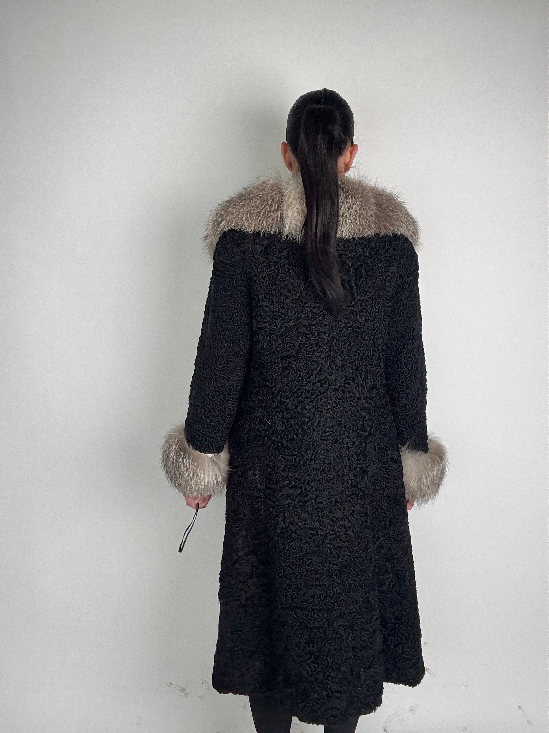 Cappotto reversibile in astrakan e volpe N57