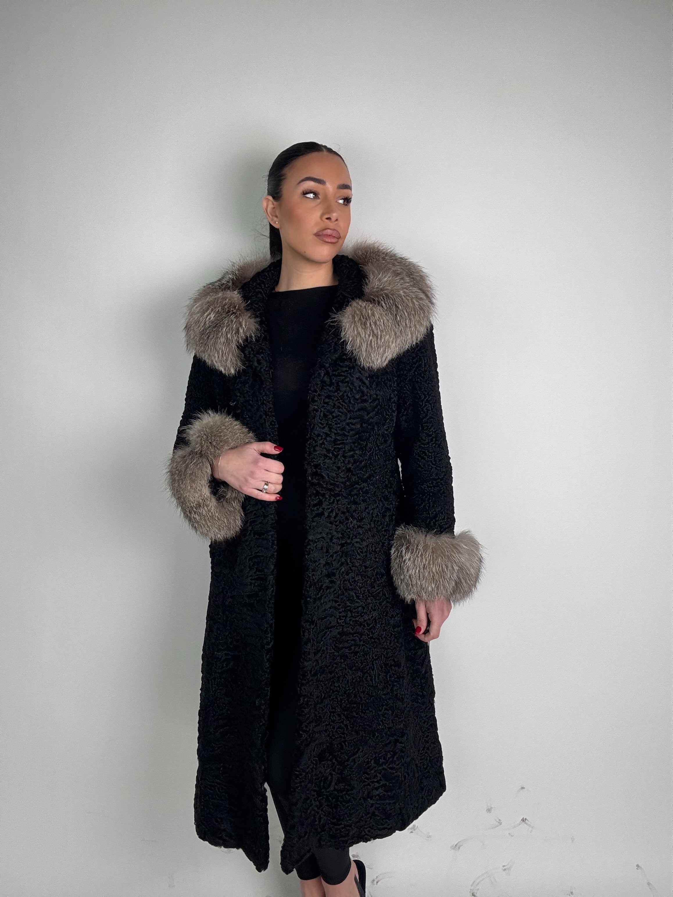 Cappotto reversibile in astrakan e volpe N57