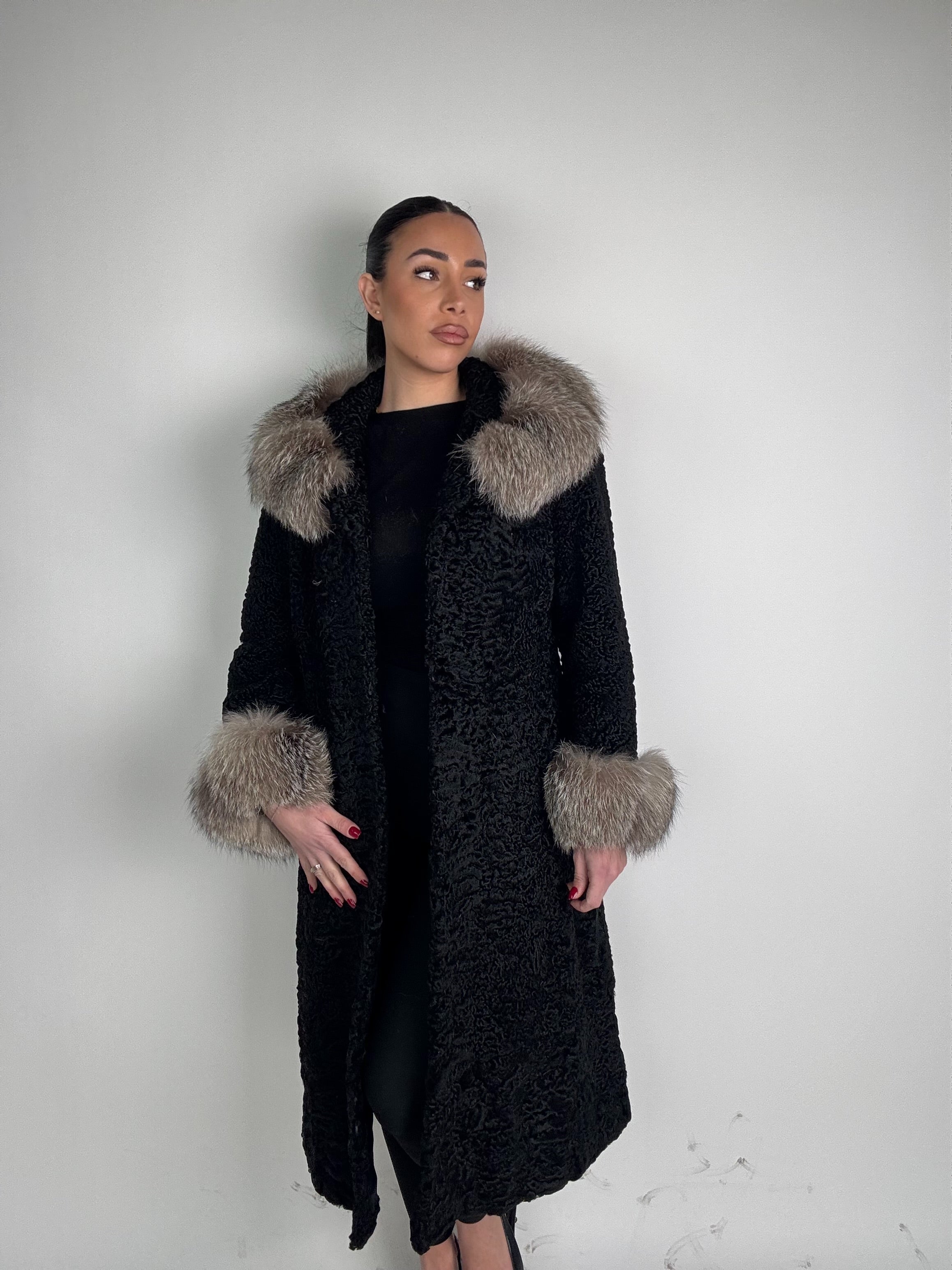 Cappotto reversibile in astrakan e volpe N57