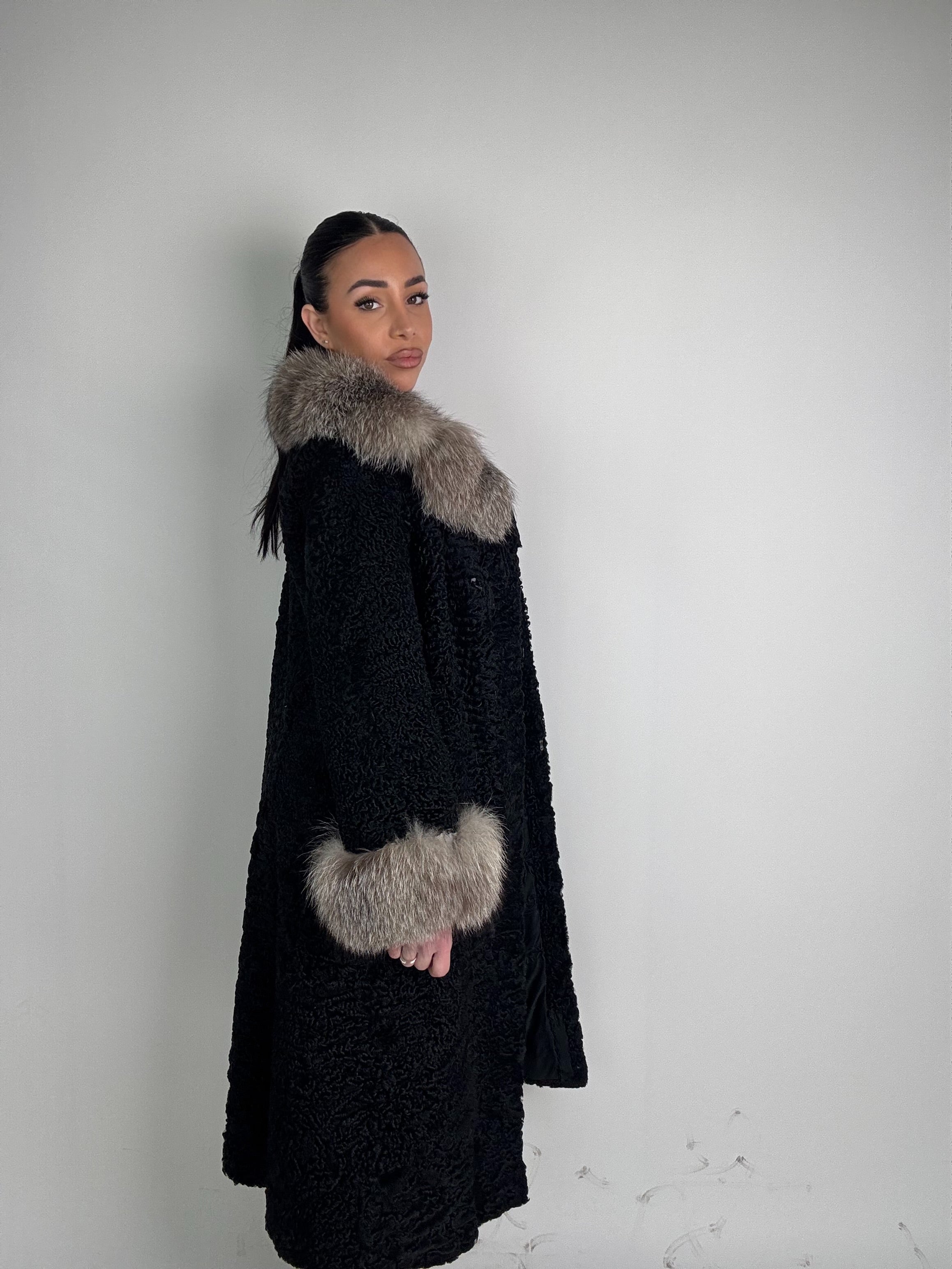 Cappotto reversibile in astrakan e volpe N57