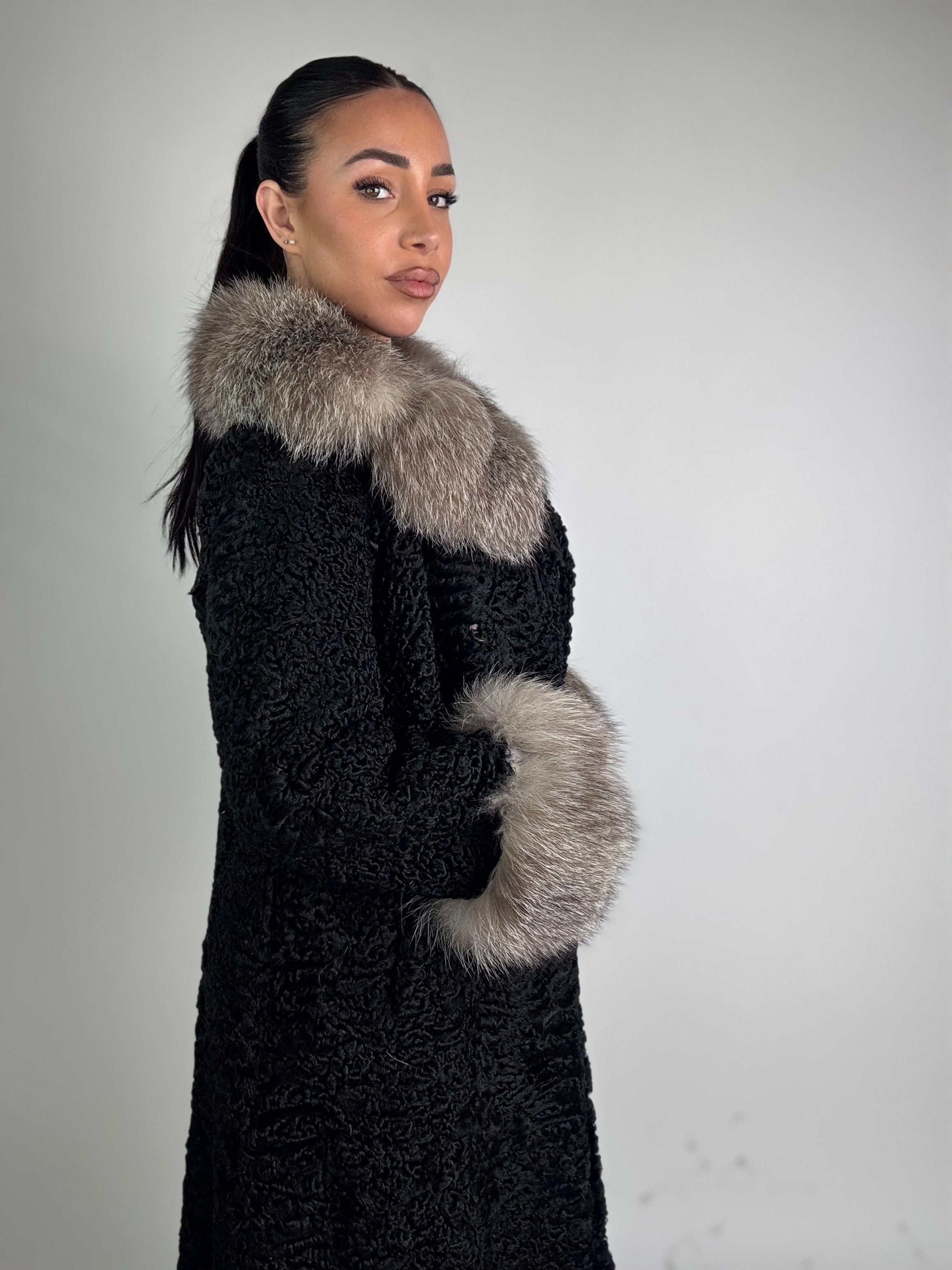 Cappotto reversibile in astrakan e volpe N57