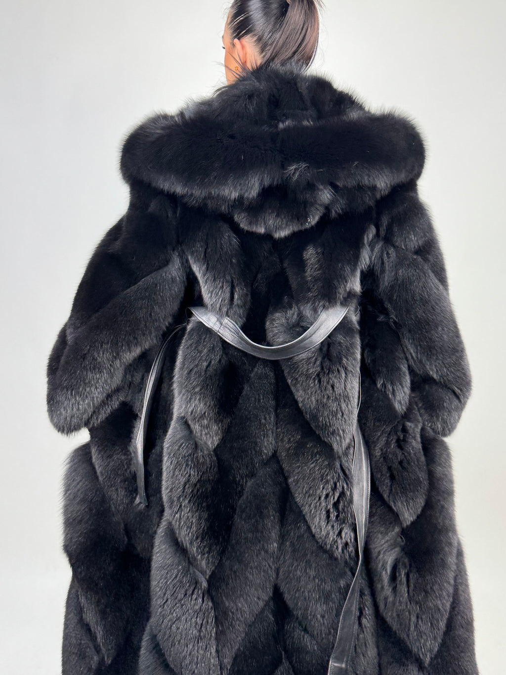 Cappotto in volpe total black N447