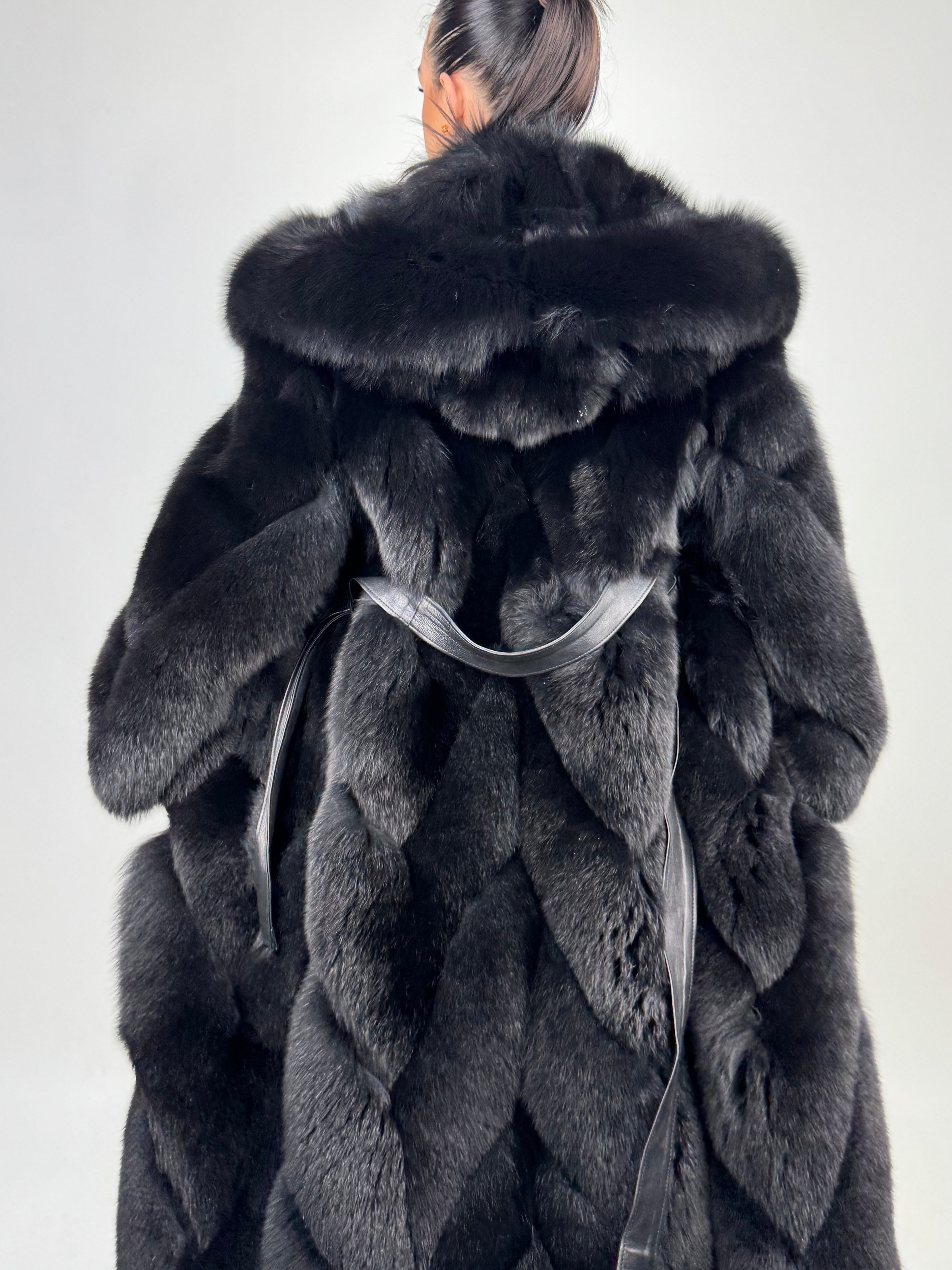 Cappotto in volpe total black N447