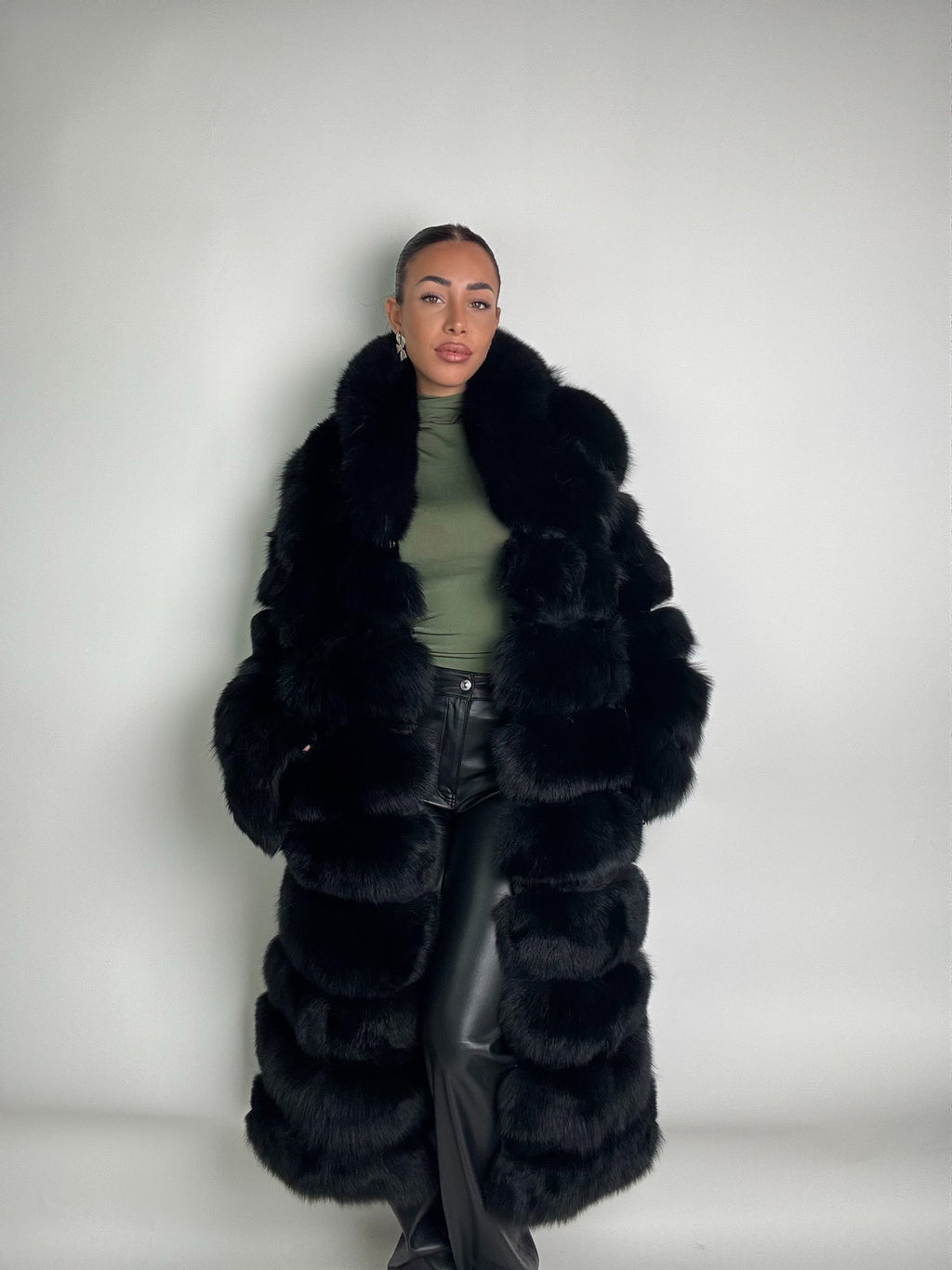 Cappotto in volpe total black N16