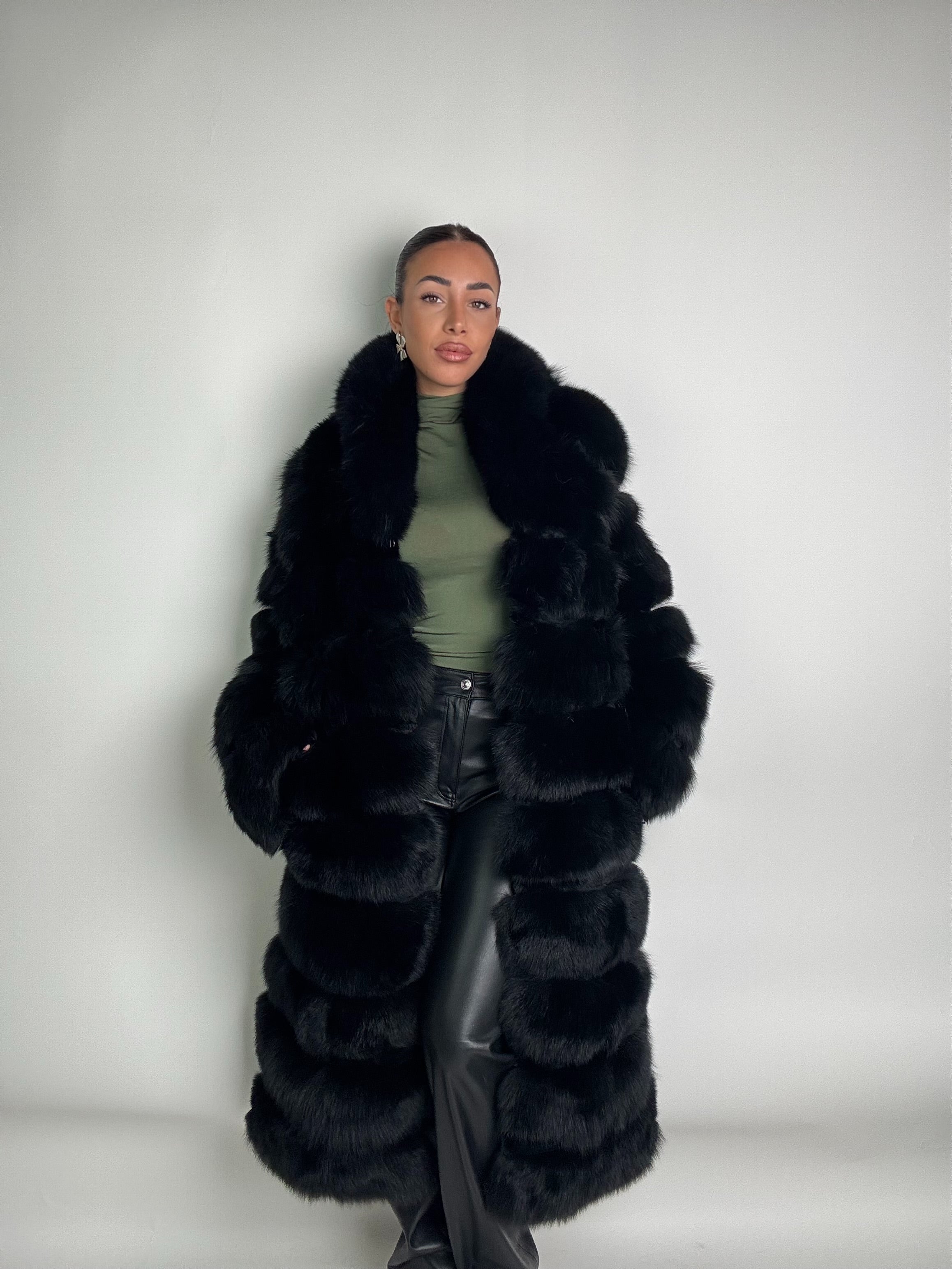 Cappotto in volpe total black N16