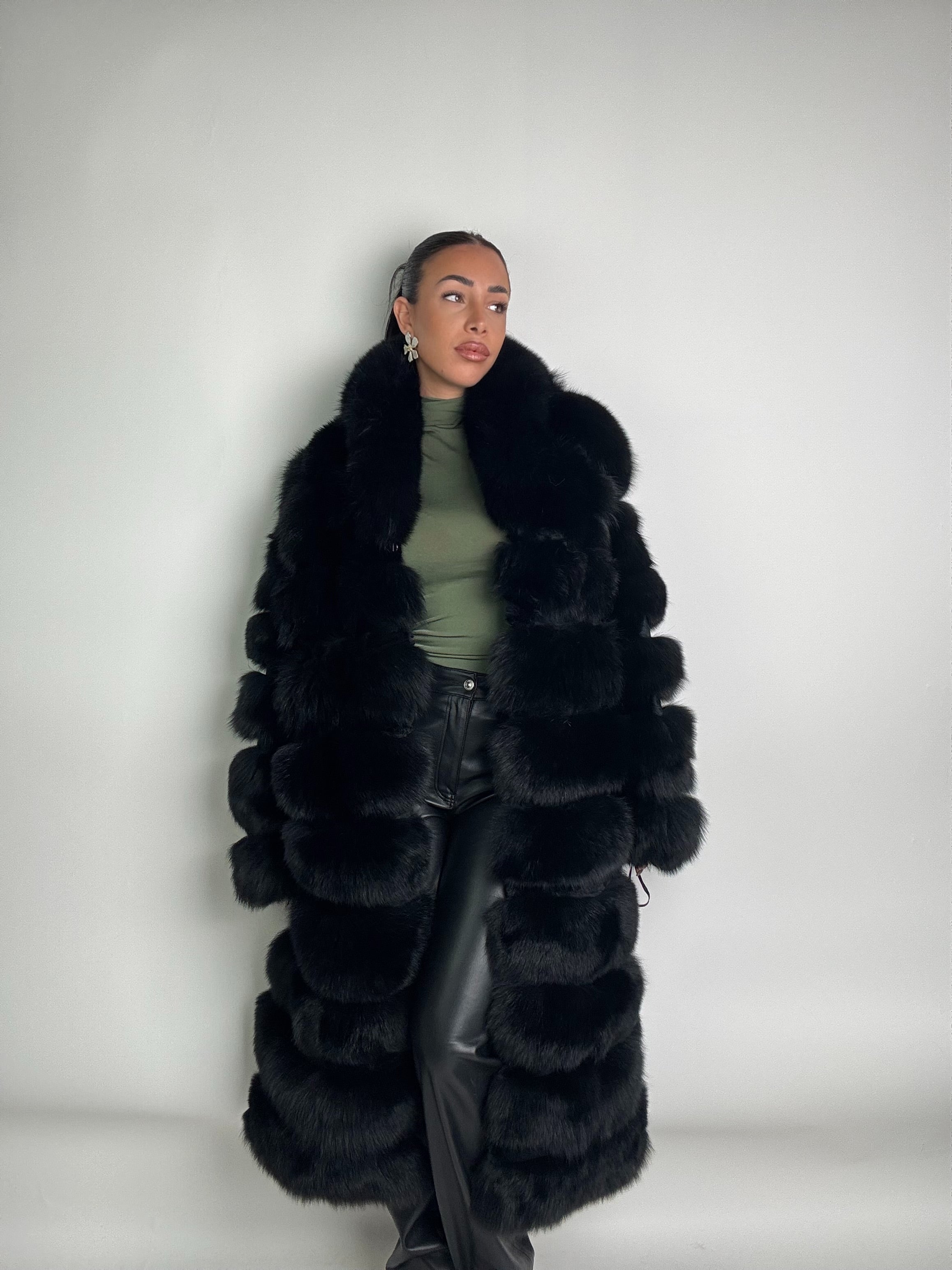 Cappotto in volpe total black N16