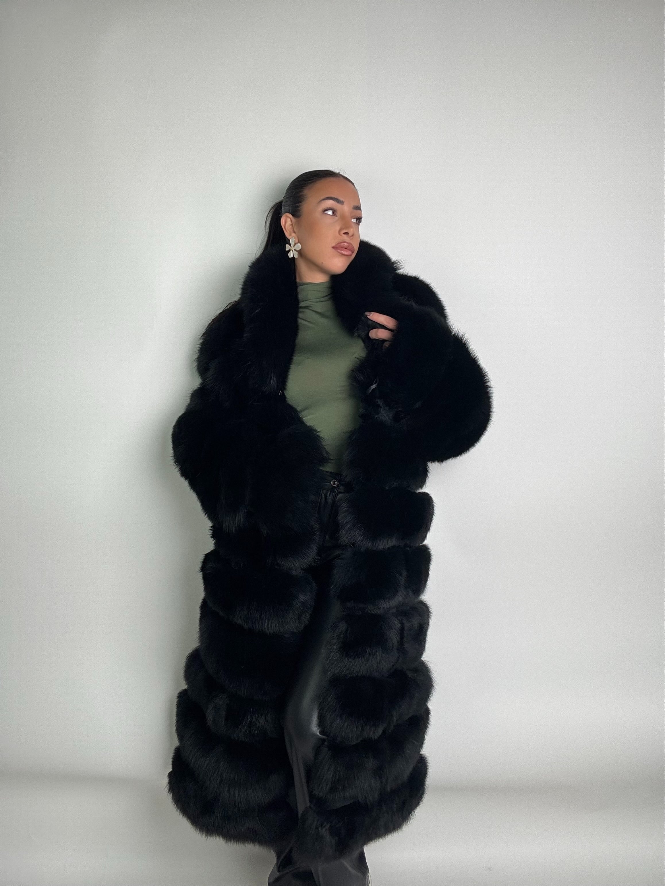 Cappotto in volpe total black N16