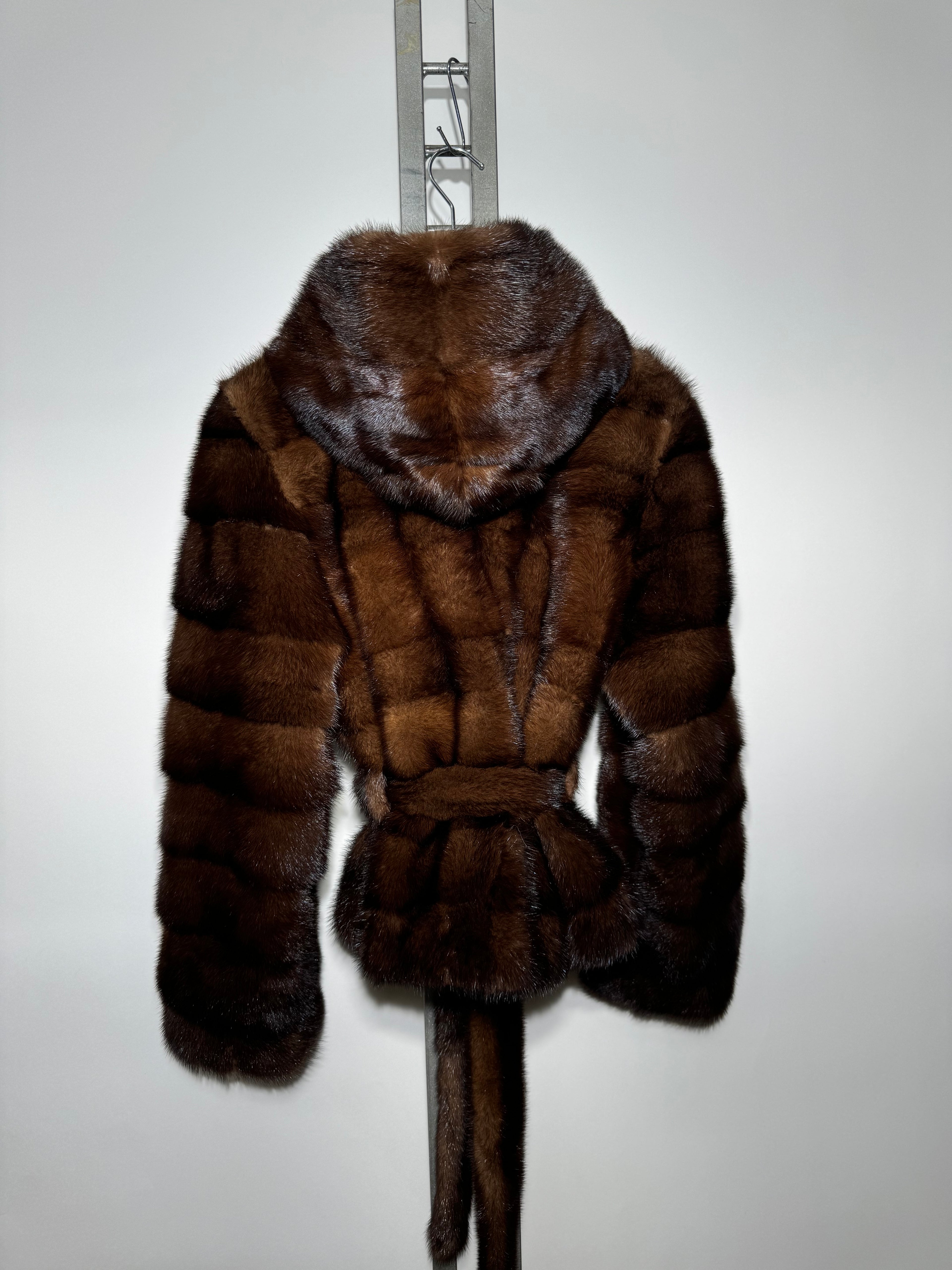 Giacca di visone cintura e cappuccio