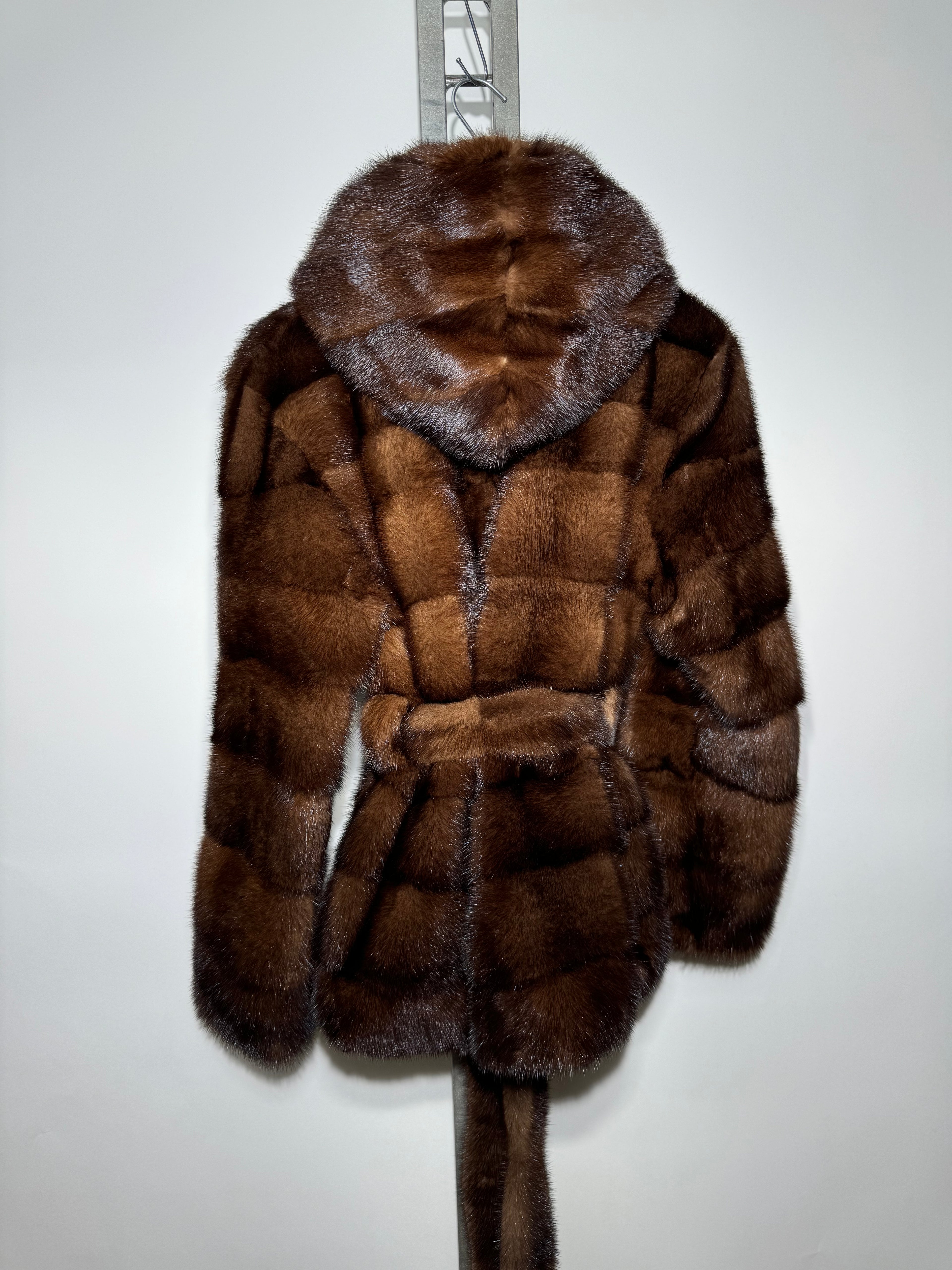 Giacca di visone cintura e cappuccio