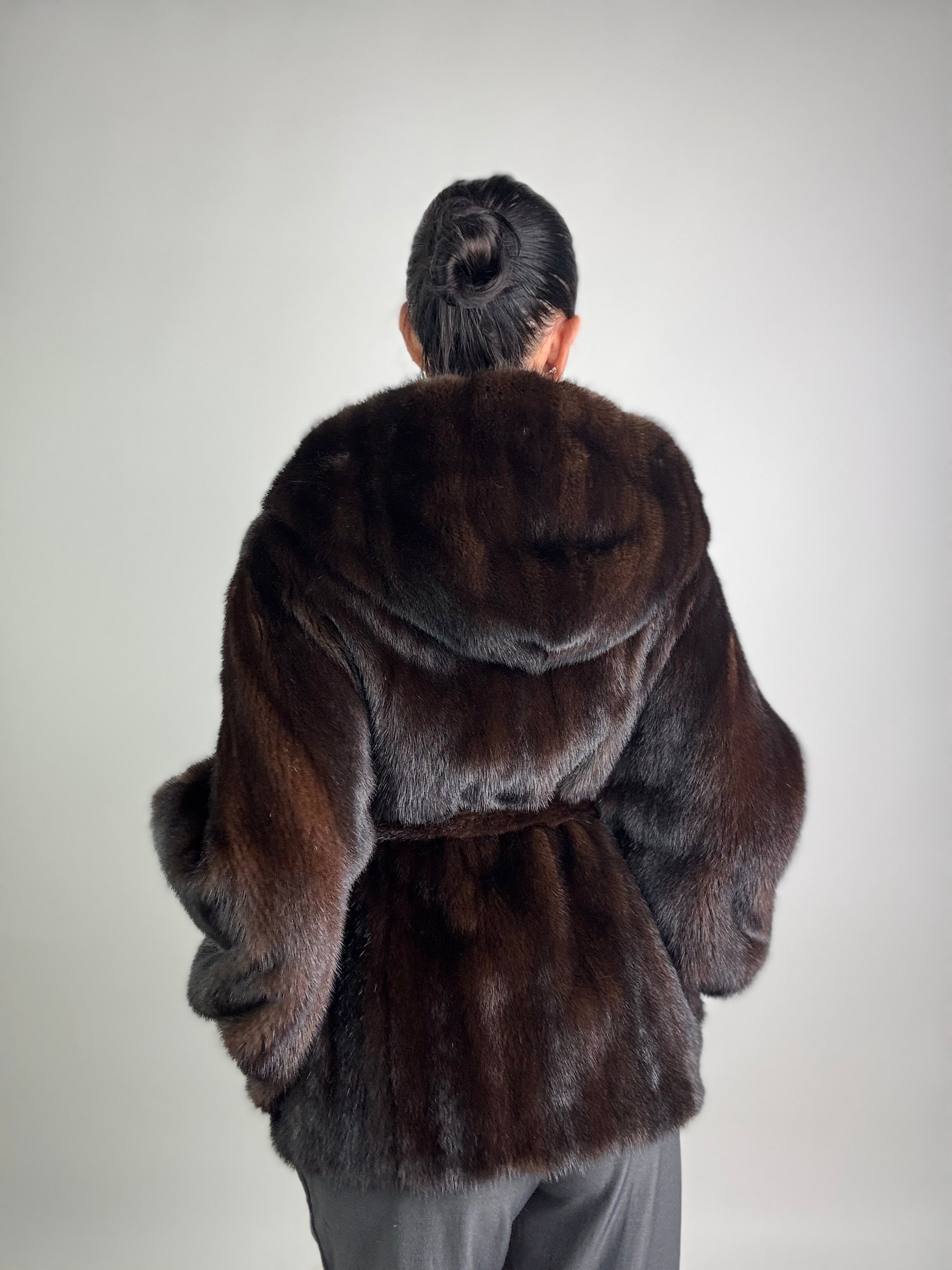 Mantella in visone cintura e cappuccio N131