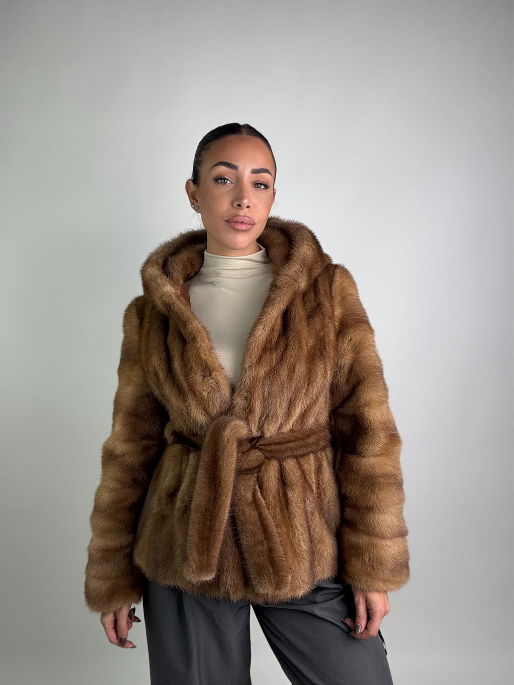 Giacca in visone cintura e cappuccio N130