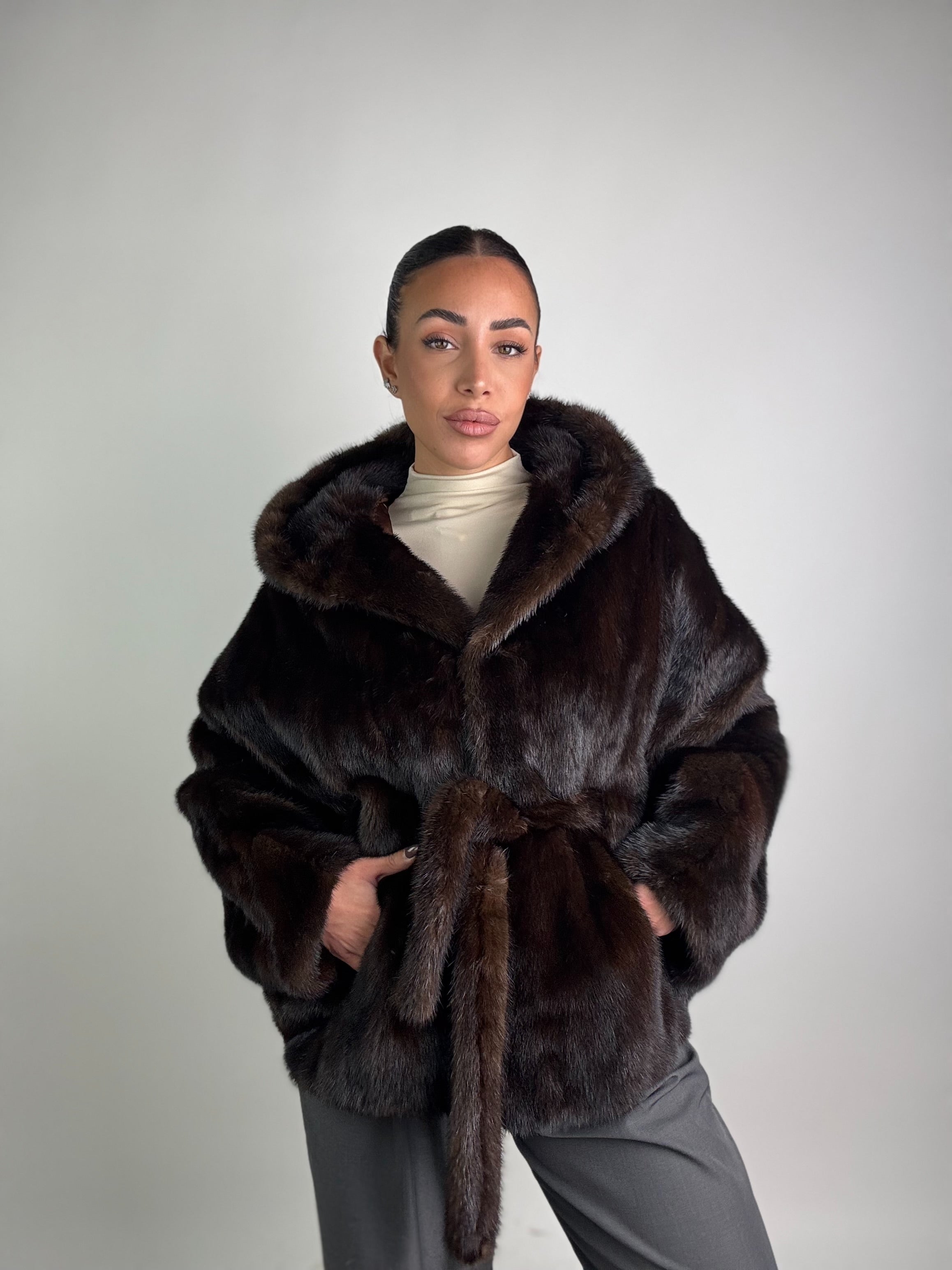 Mantella in visone cintura e cappuccio N131