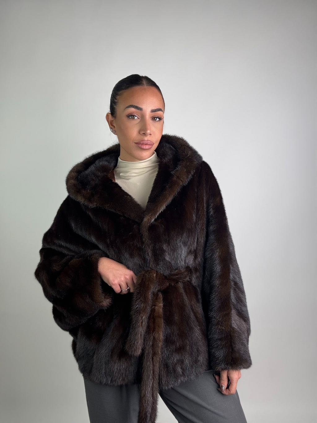 Mantella in visone cintura e cappuccio N131