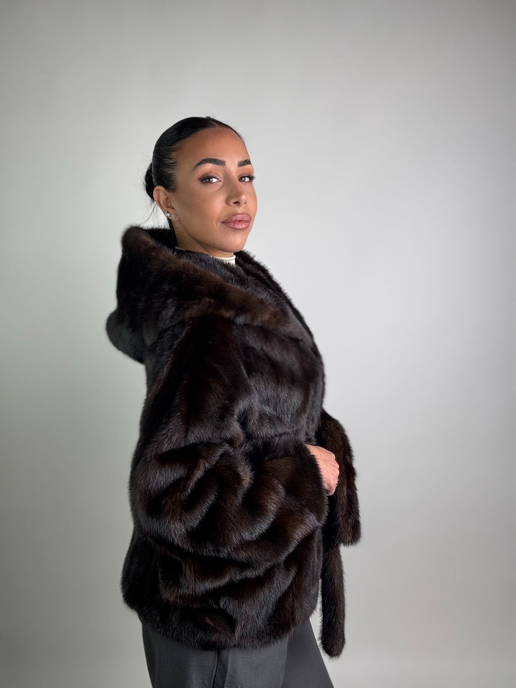 Mantella in visone cintura e cappuccio N131