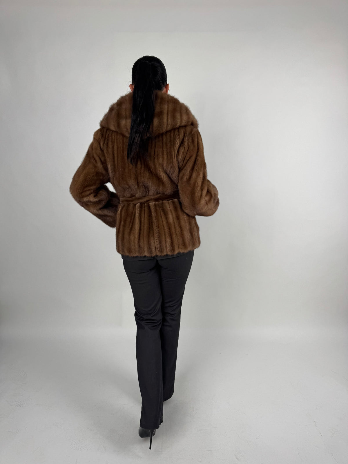 Giacca in visone cintura e cappuccio N457