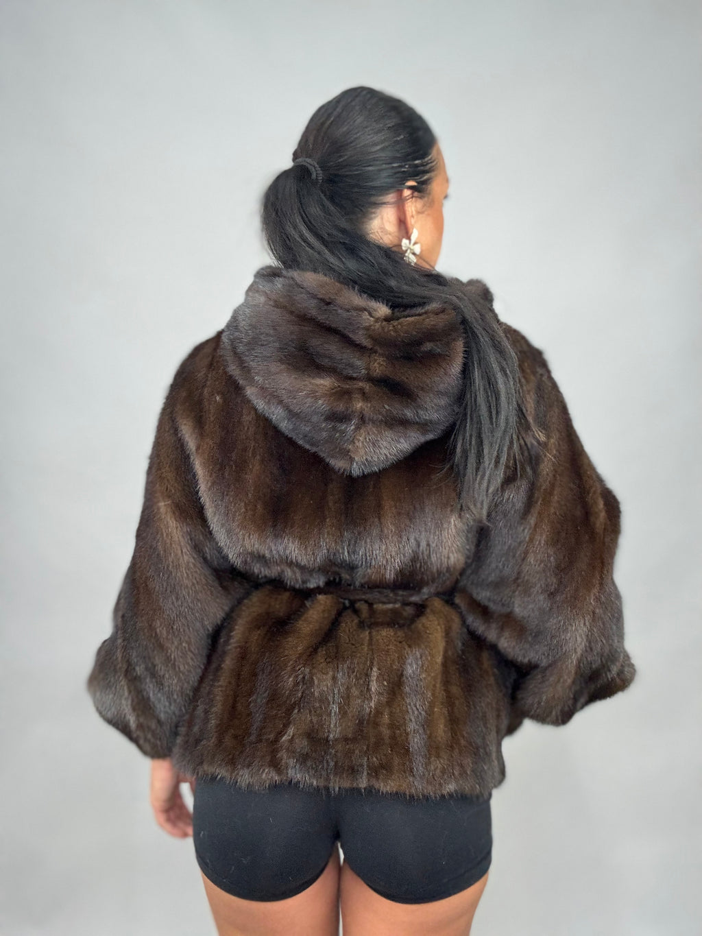 Mantella di visone cintura e cappuccio