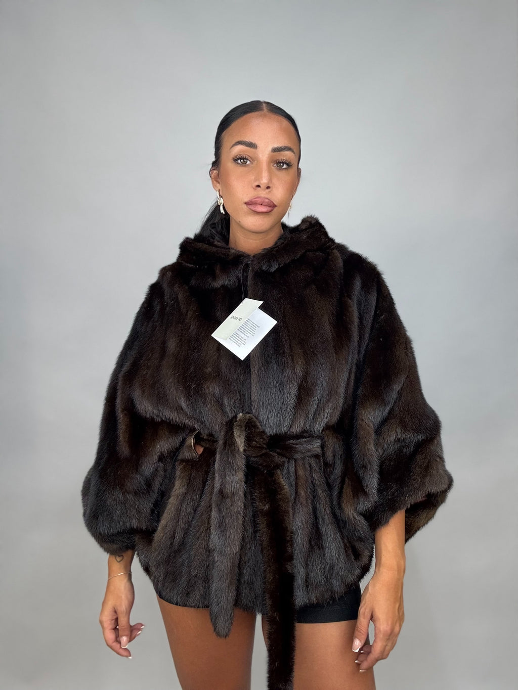 Mantella di visone cintura e cappuccio