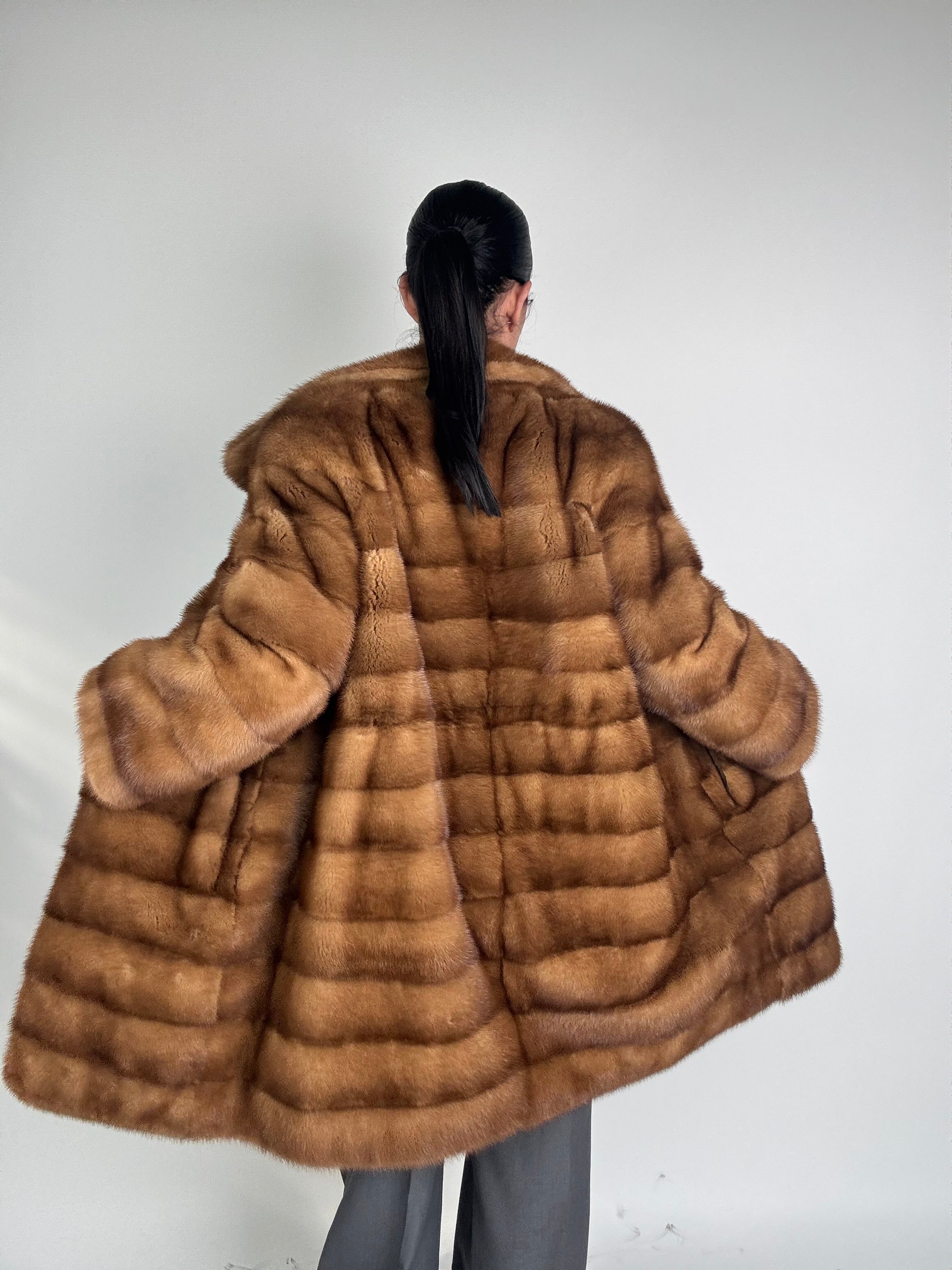 Cappotto in visone N528