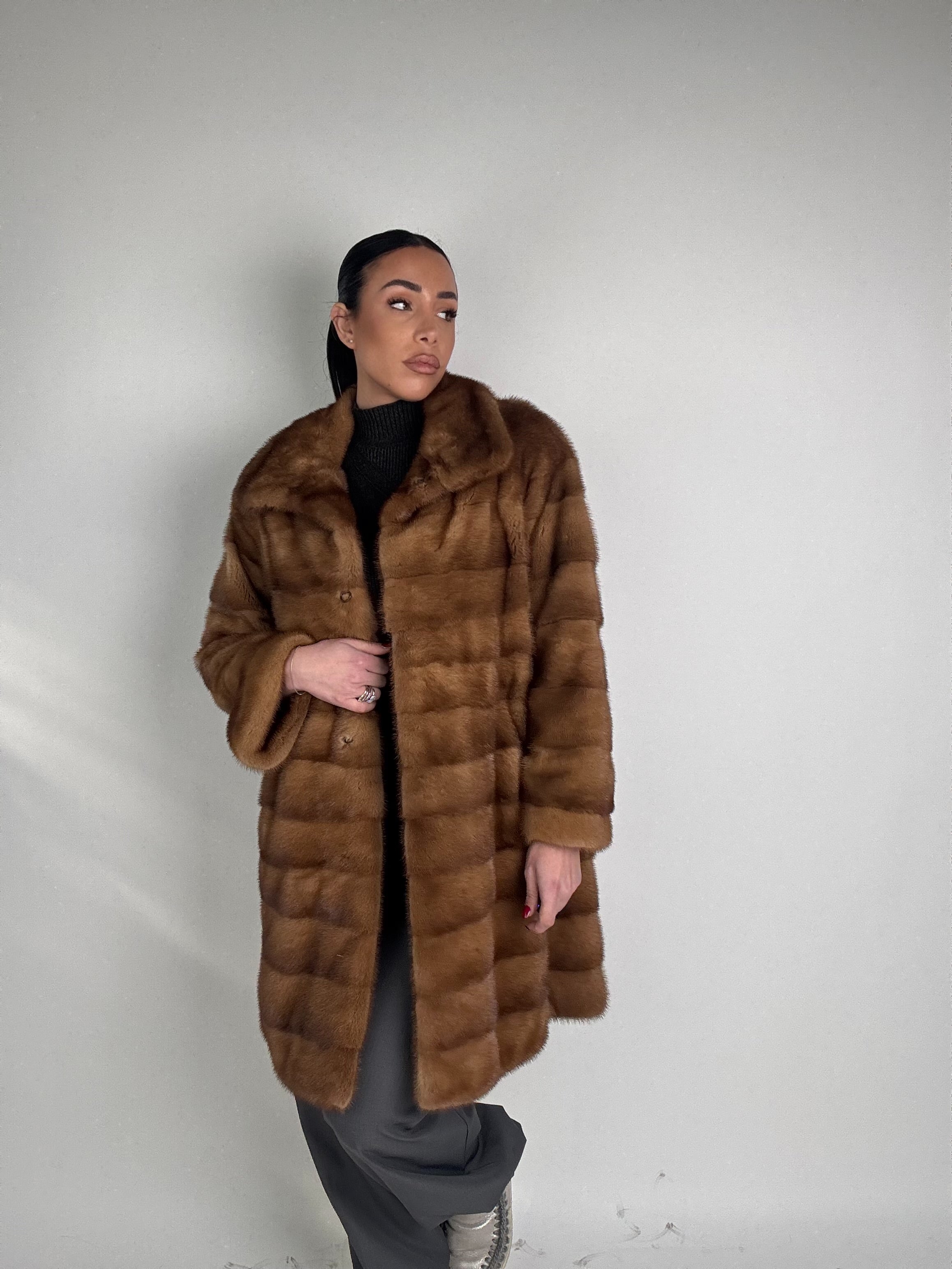Cappotto in visone N528
