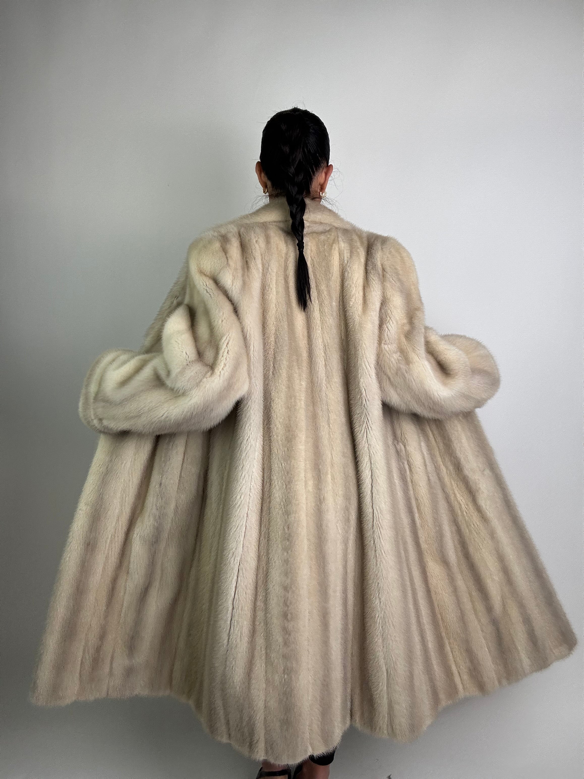 Cappotto in visone N394