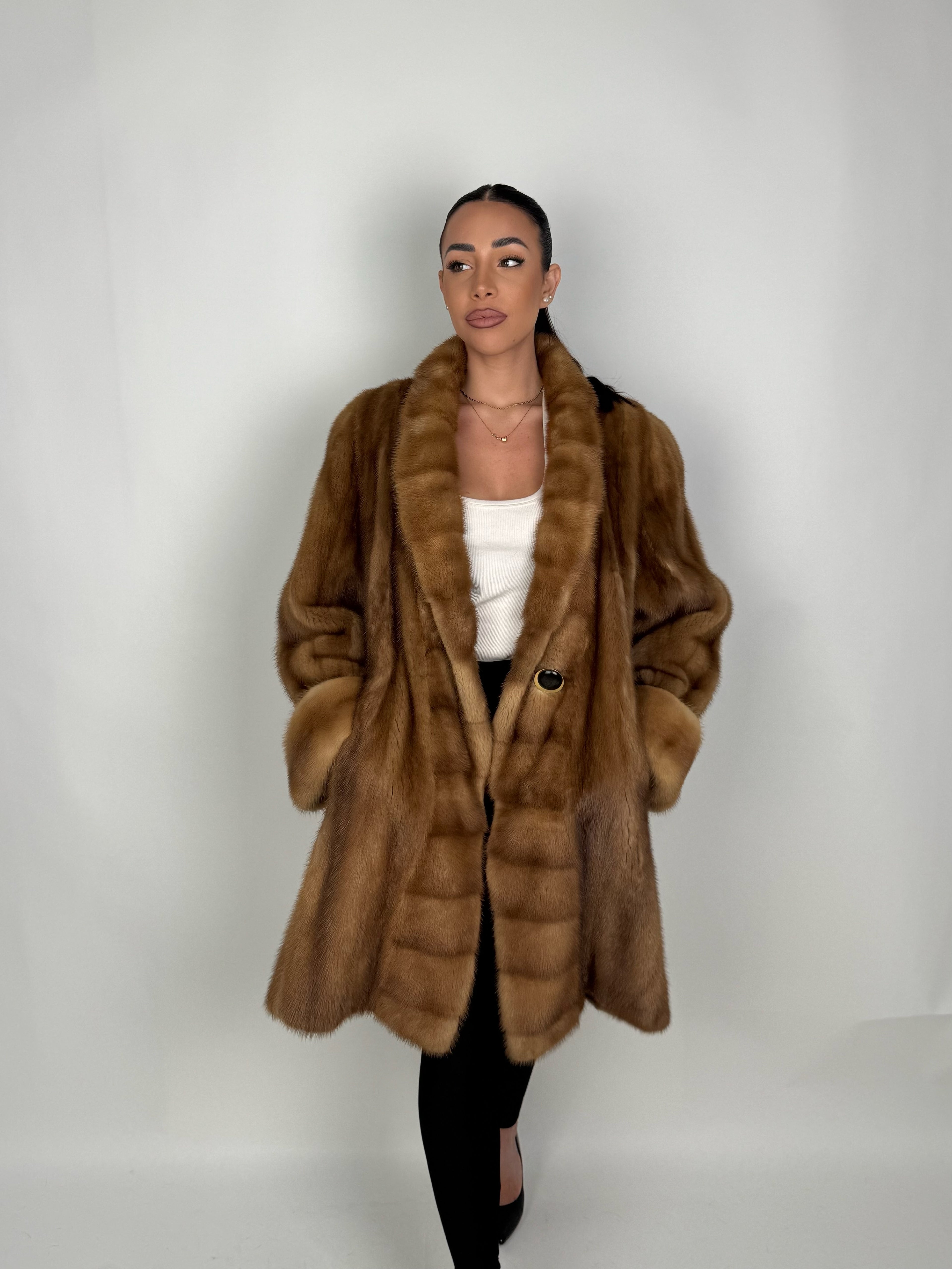 Cappotto in visone N628