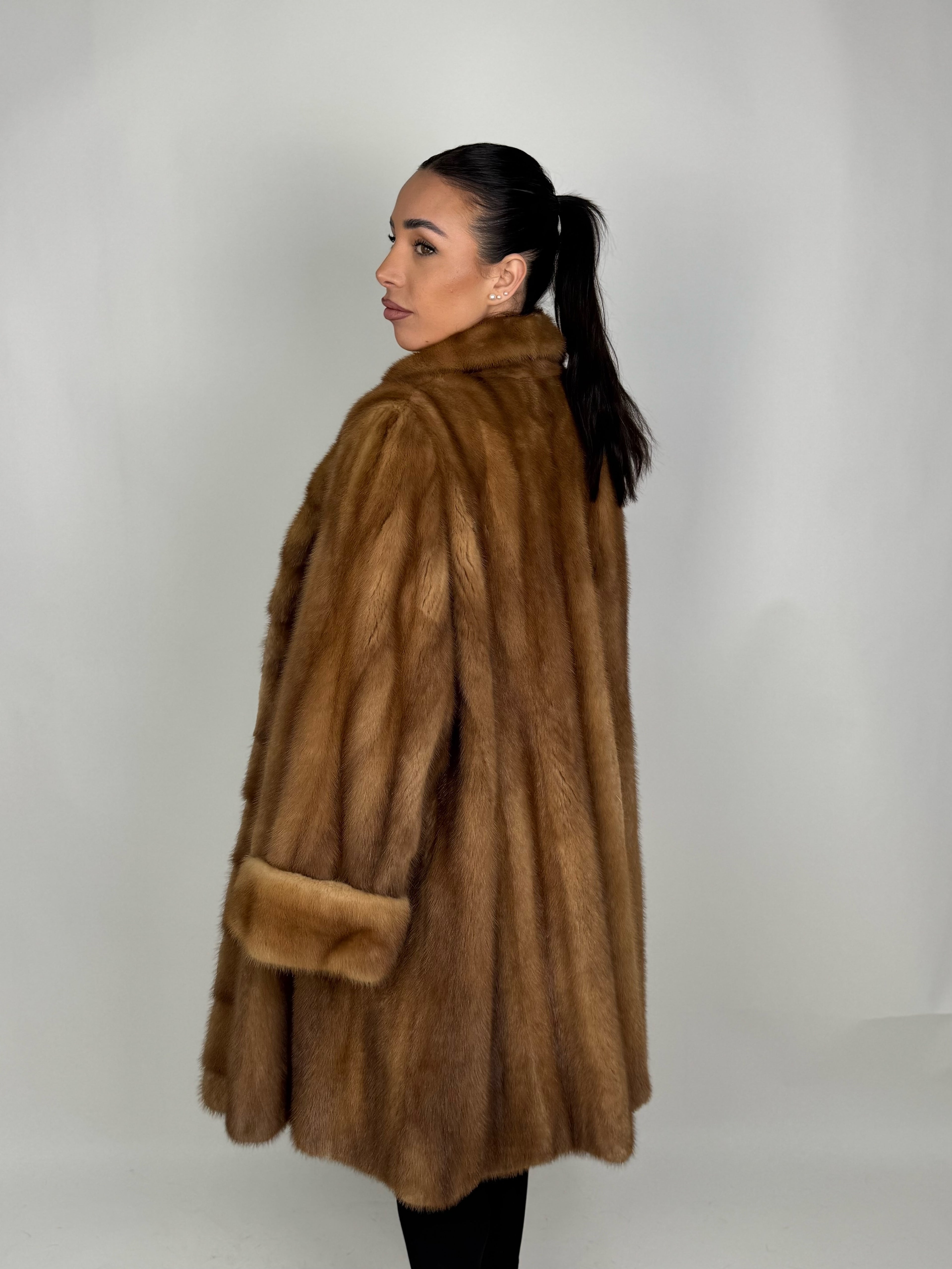 Cappotto in visone N628