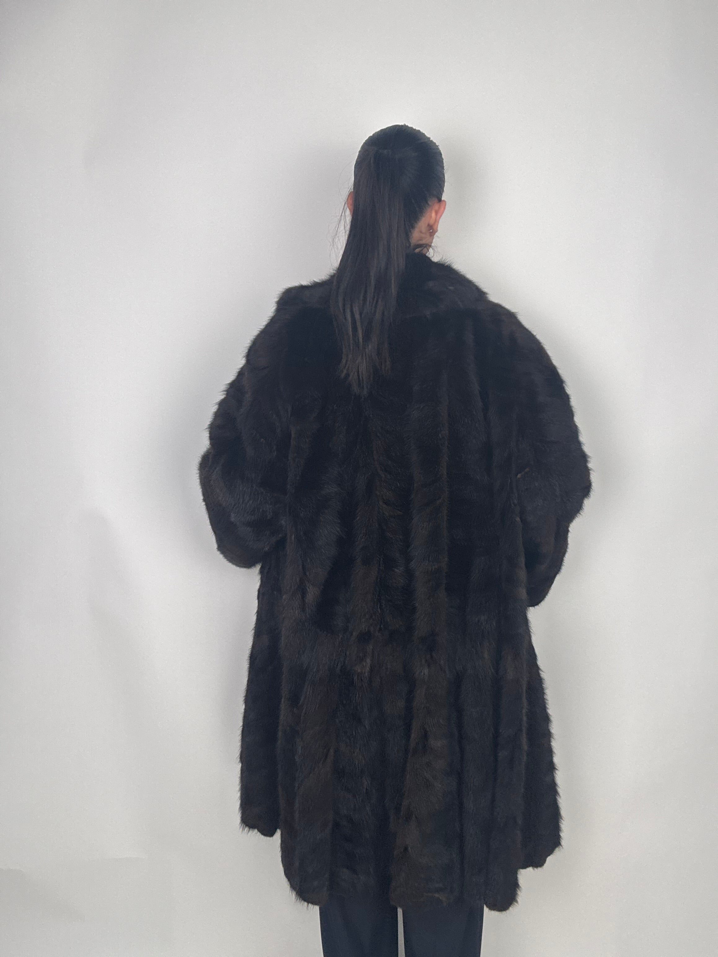 Cappotto in visone N631