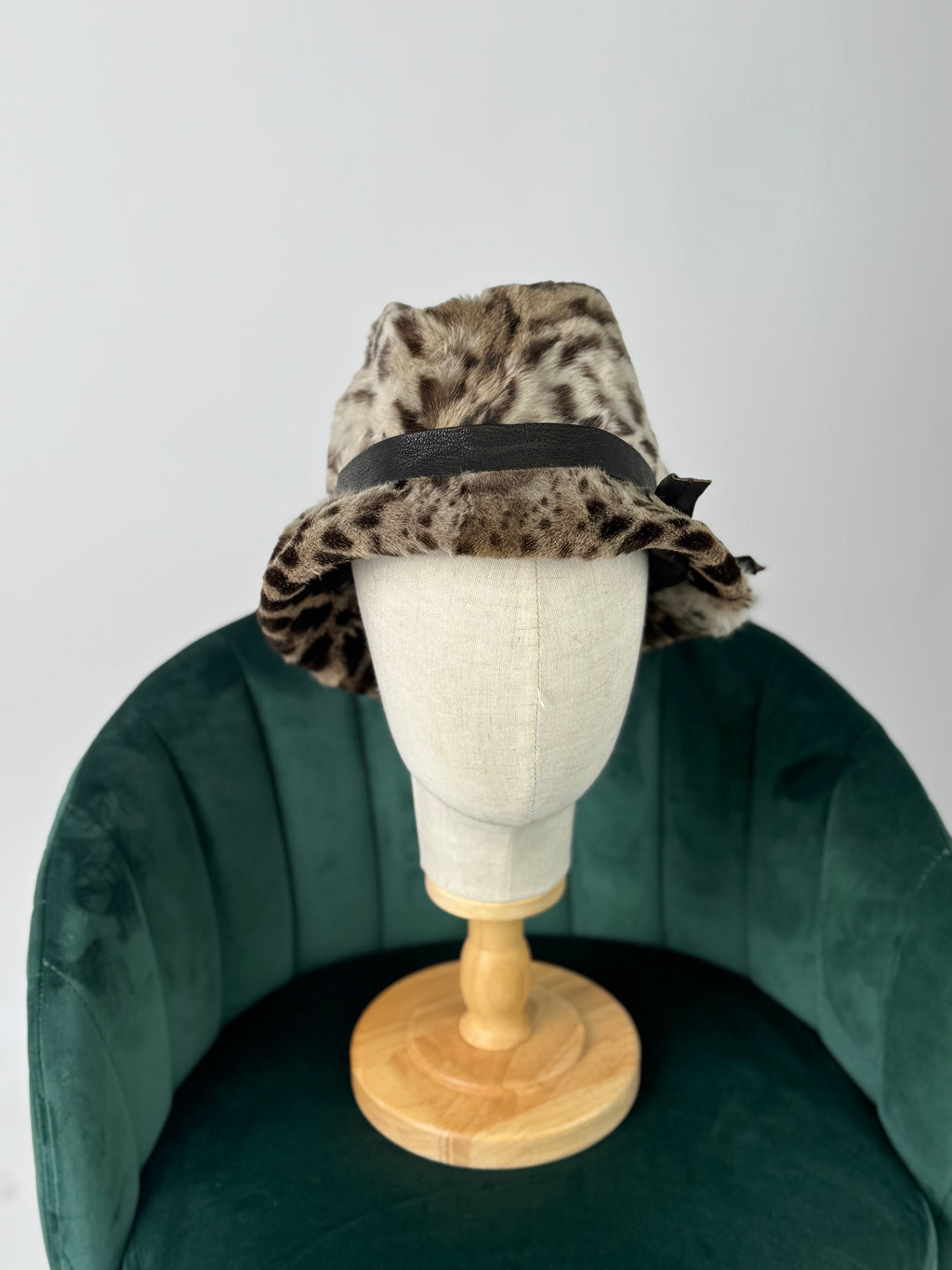 Cappello in leopardo N83