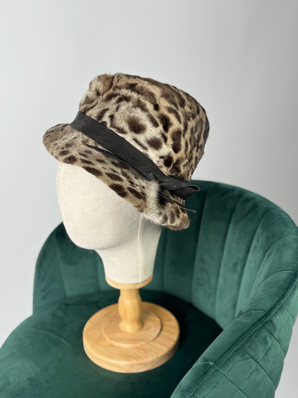 Cappello in leopardo N83