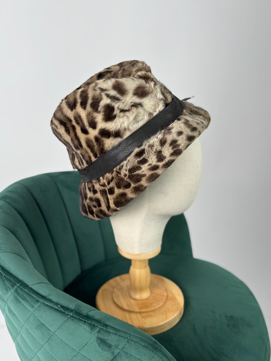 Cappello in leopardo N83