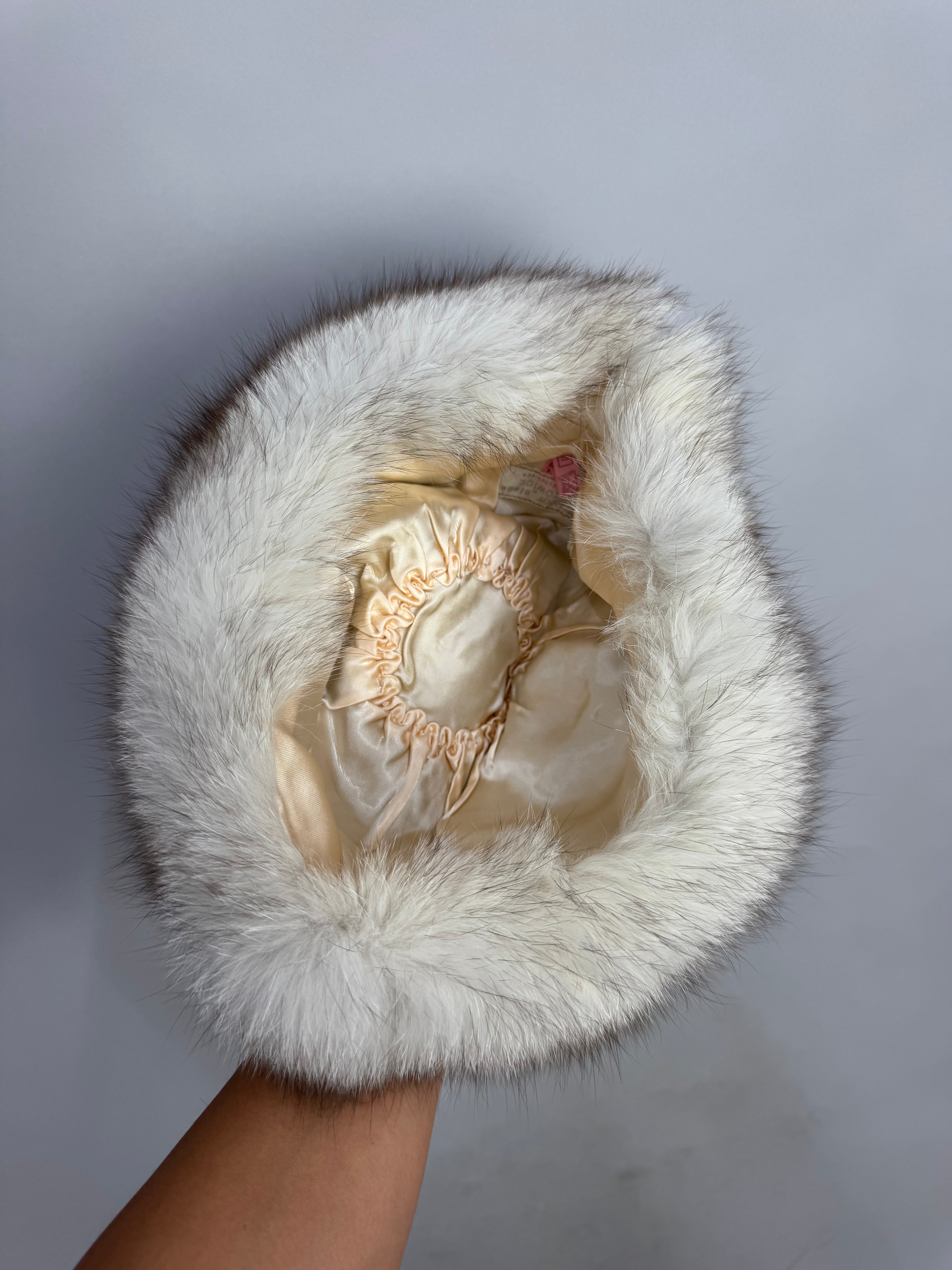 Cappello in volpe della groenlandia 01