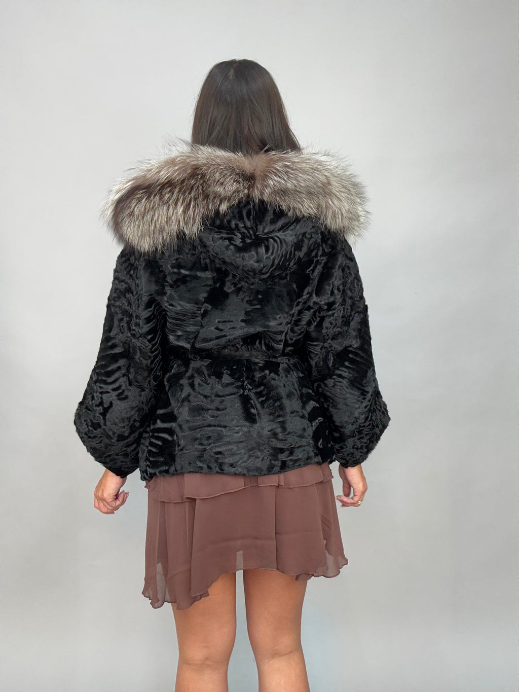 Mantella in astrakan e volpe argentata