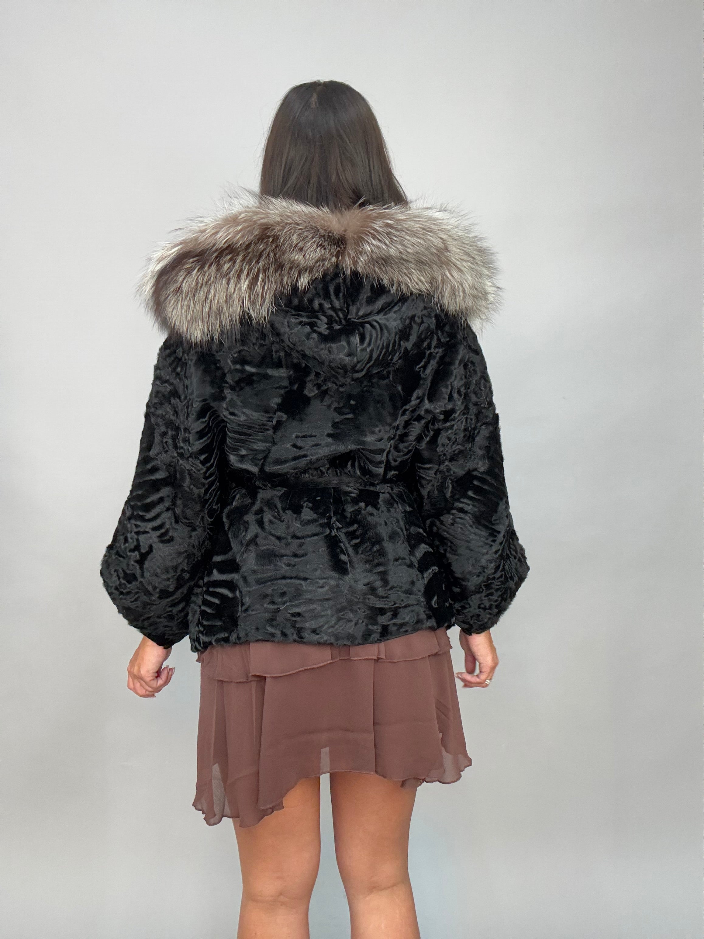 Mantella in astrakan e volpe argentata