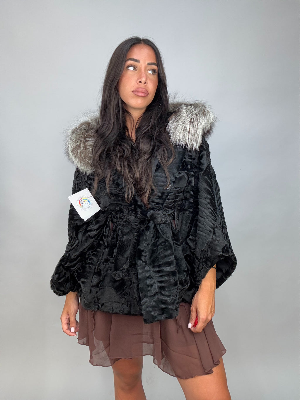 Mantella in astrakan e volpe argentata