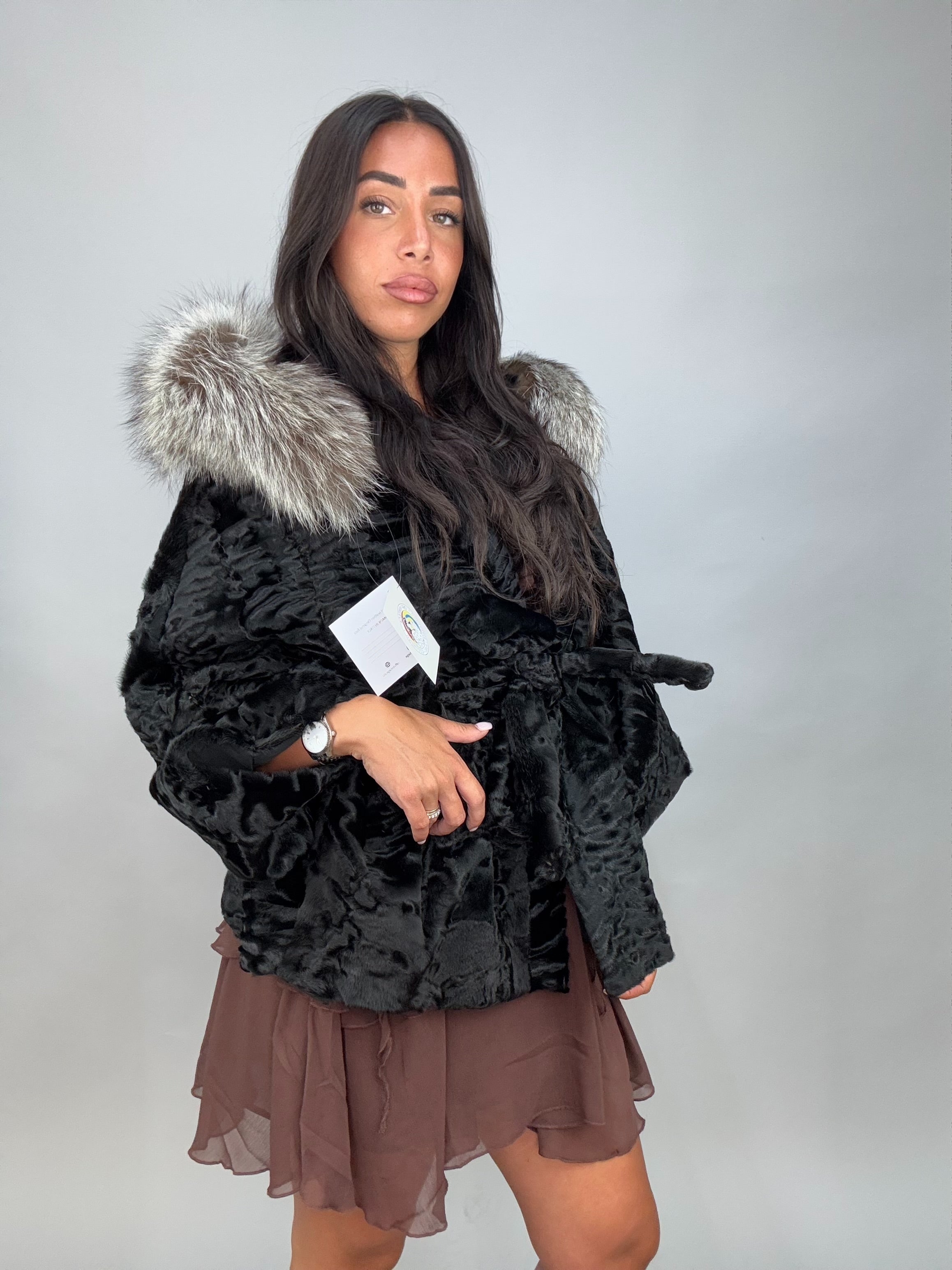 Mantella in astrakan e volpe argentata