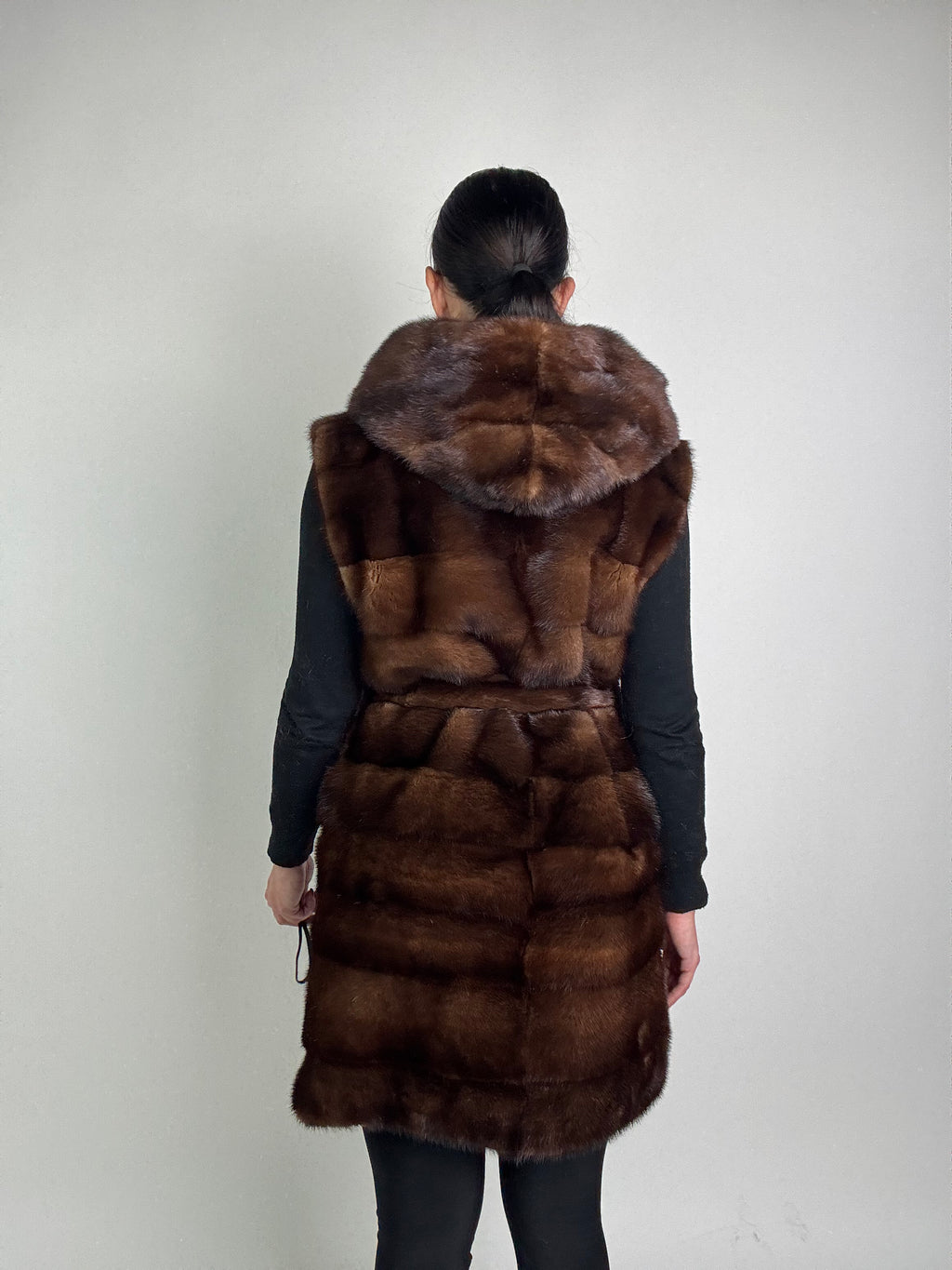 Smanicato in visone cintura e cappuccio N235