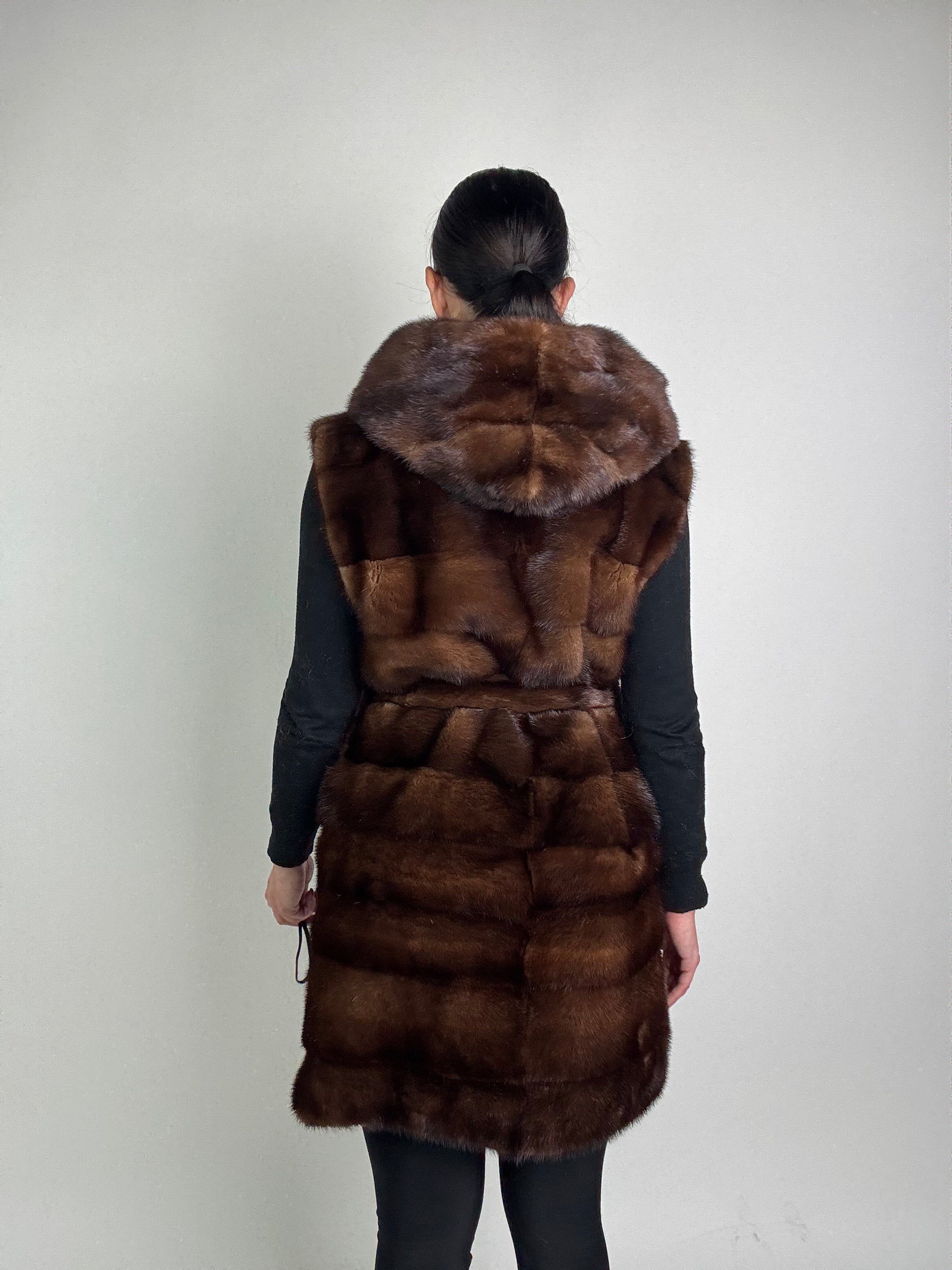 Smanicato in visone cintura e cappuccio N235