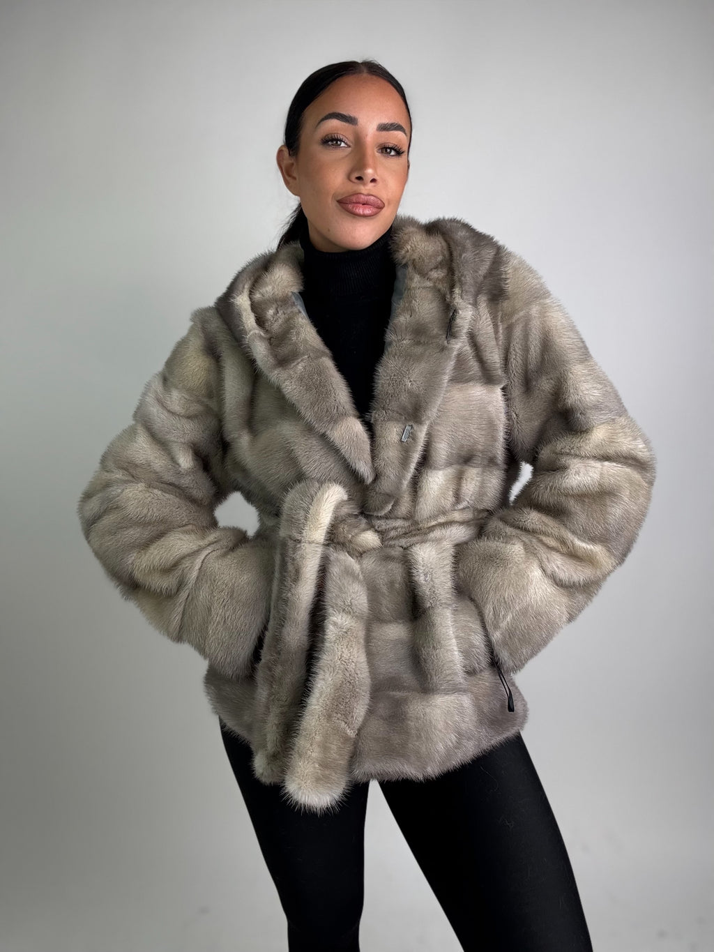 Giacca in visone cintura e cappuccio N234