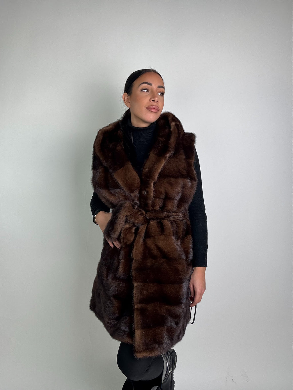 Smanicato in visone cintura e cappuccio N235