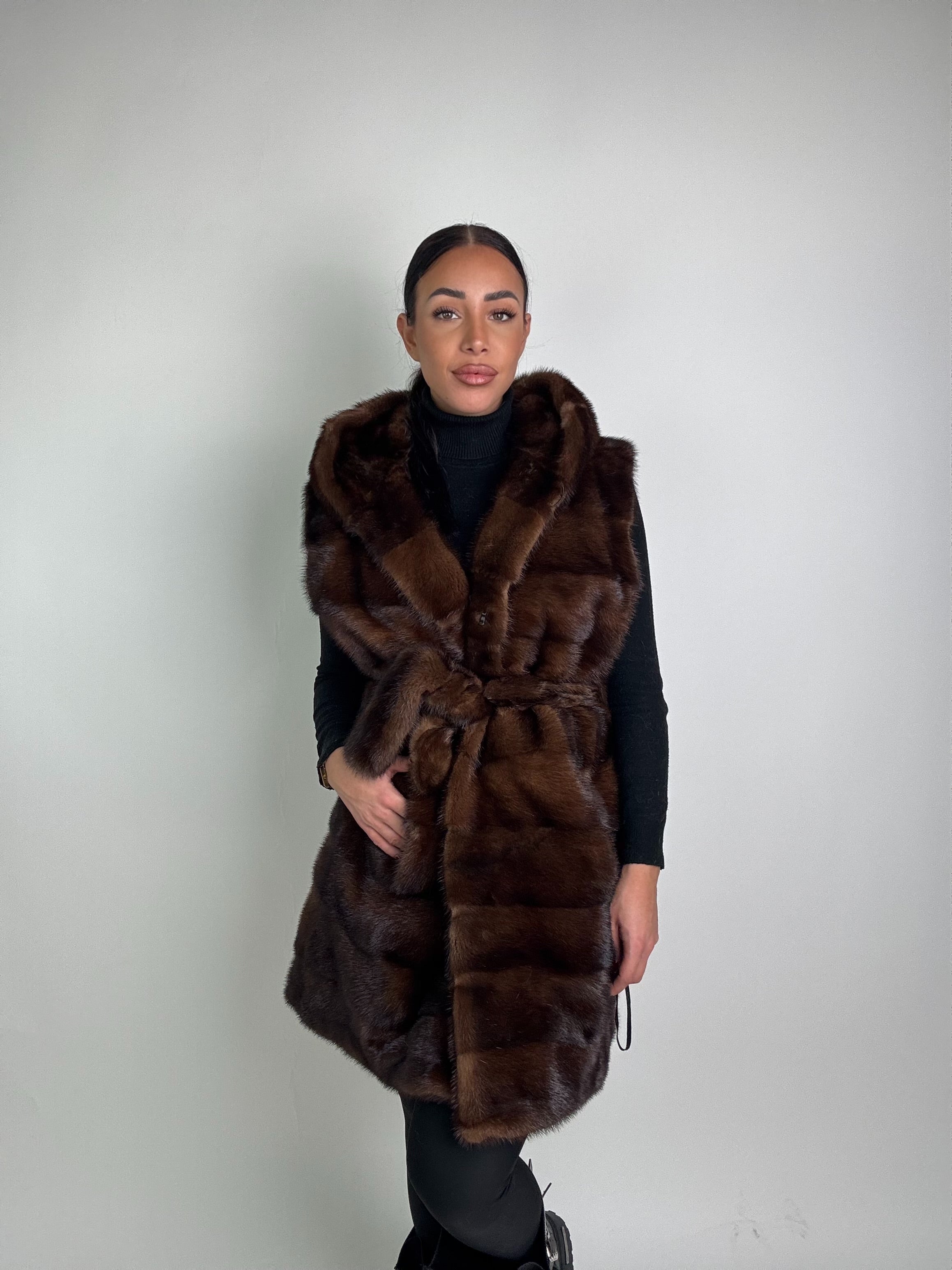 Smanicato in visone cintura e cappuccio N235