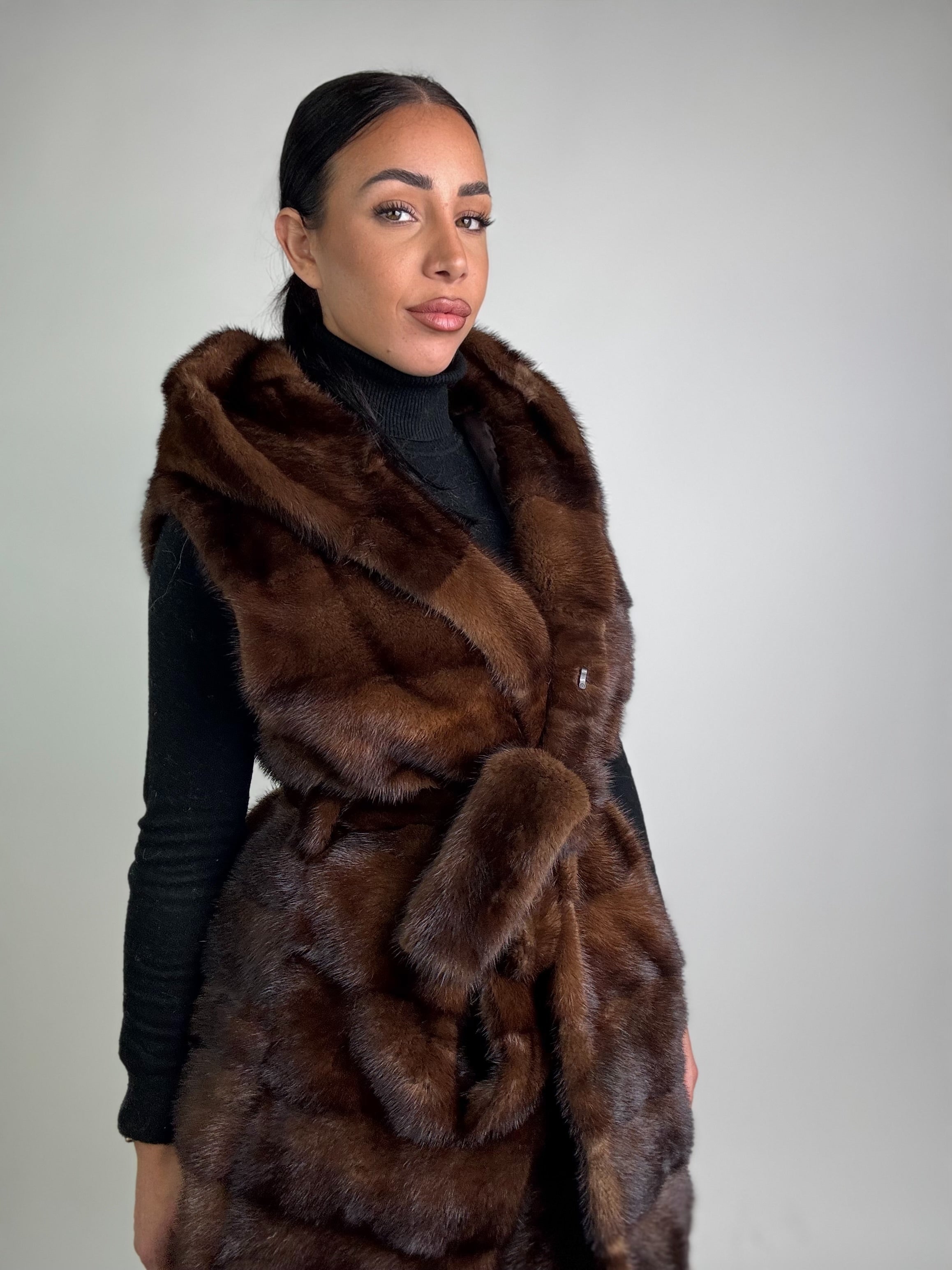 Smanicato in visone cintura e cappuccio N235