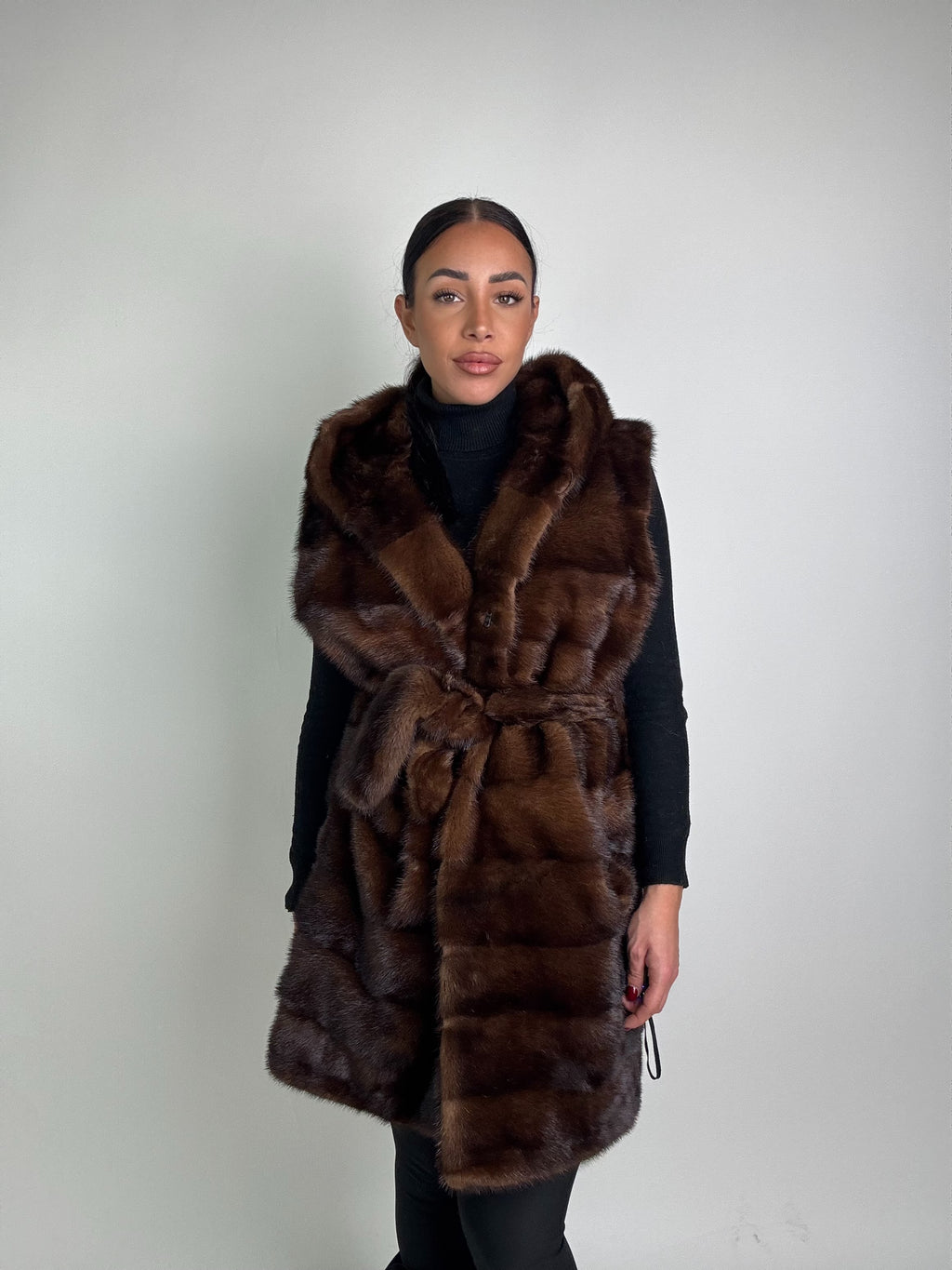 Smanicato in visone cintura e cappuccio N235