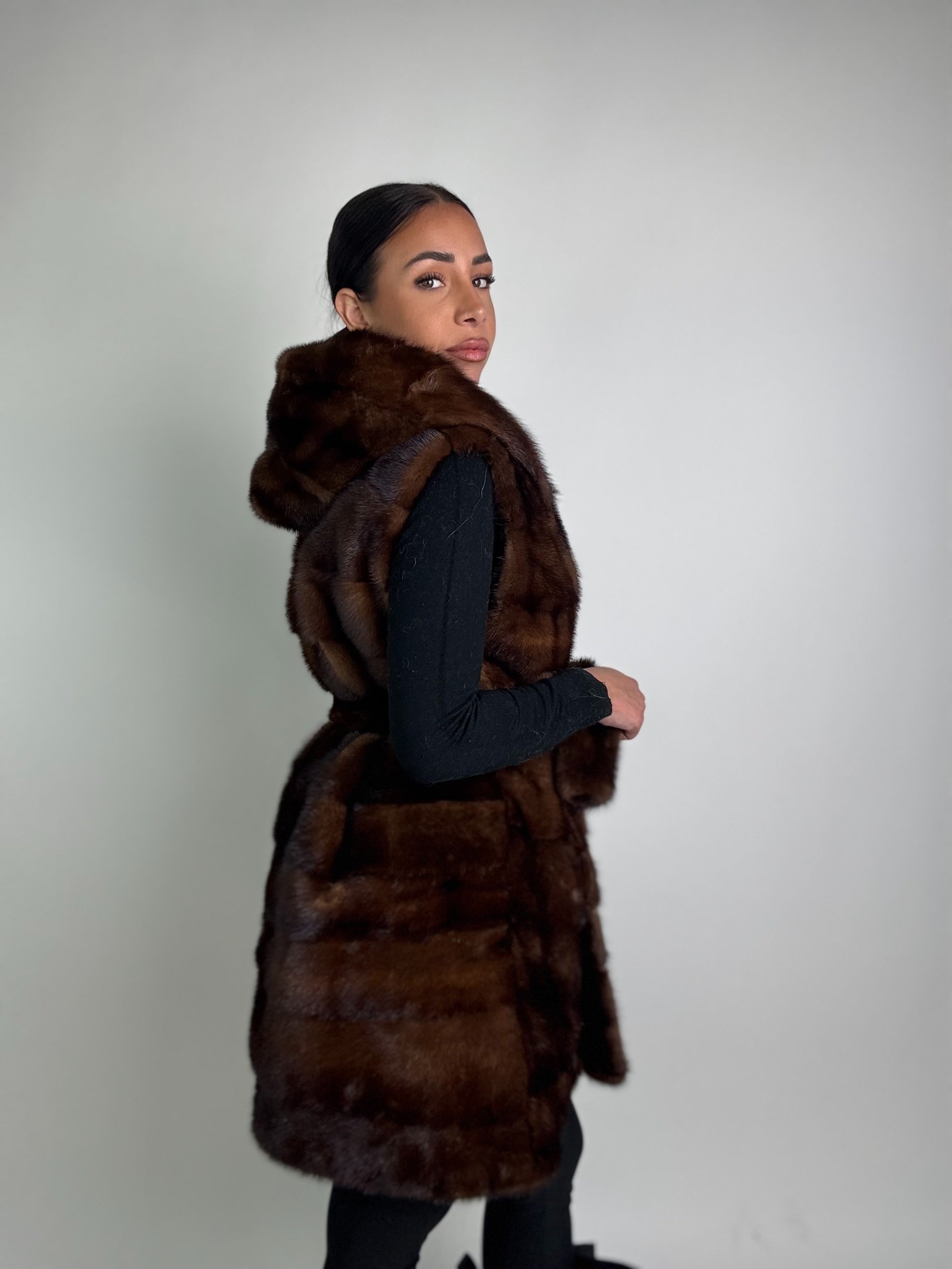 Smanicato in visone cintura e cappuccio N235
