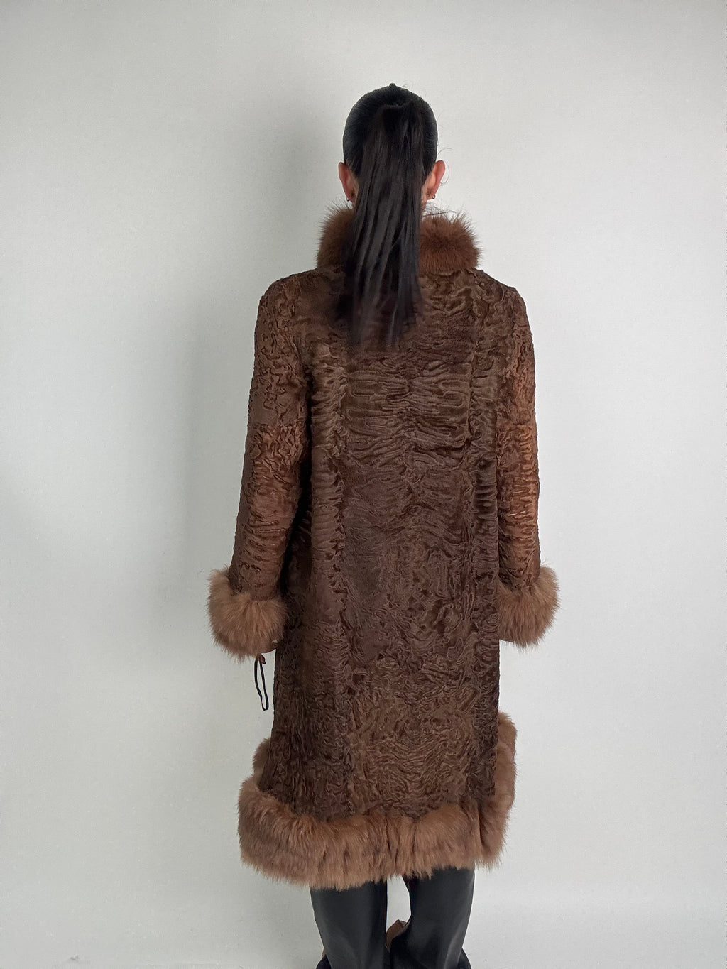 Cappotto in astrakan e volpe N61