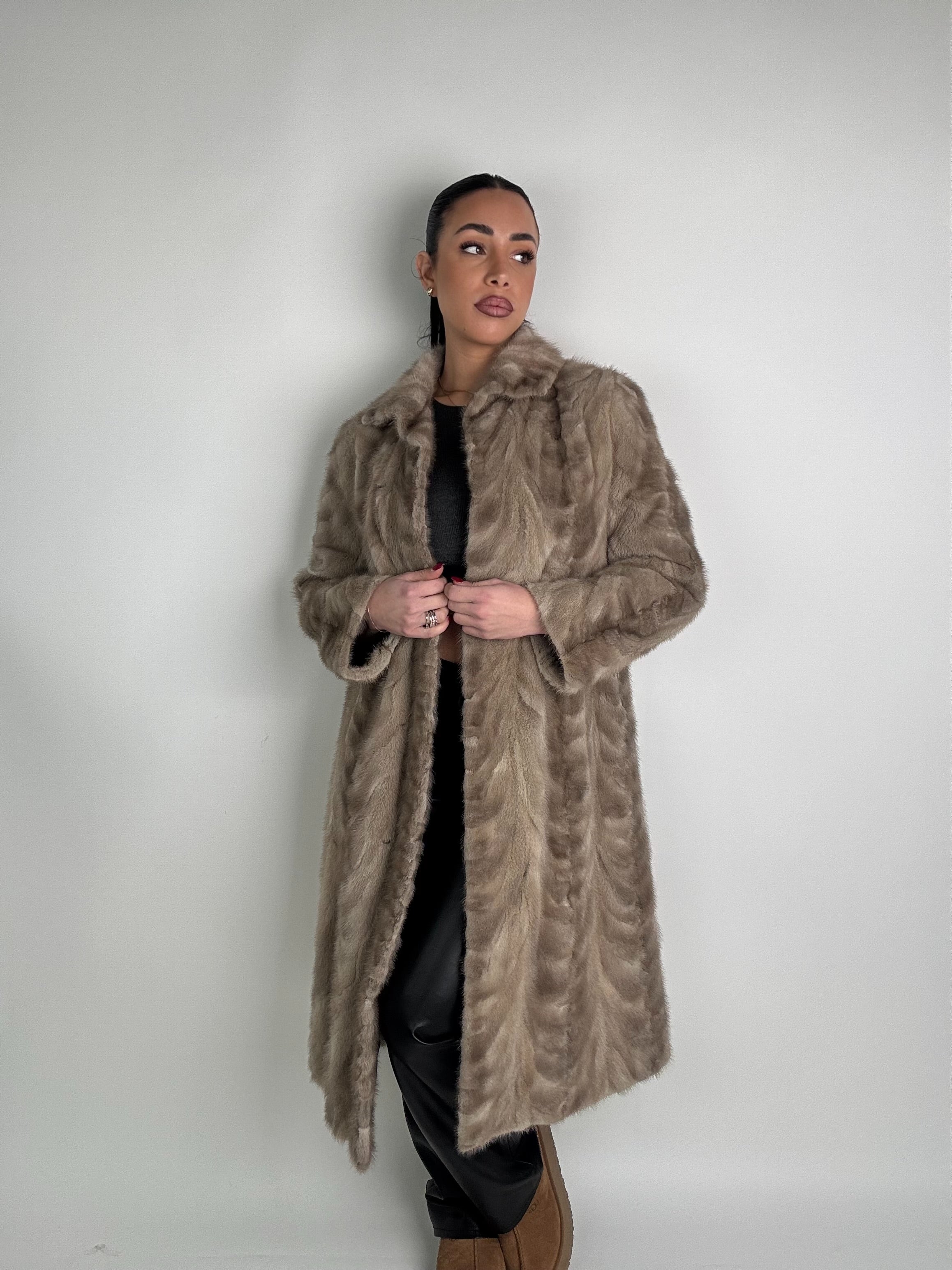 Cappotto in visone N547