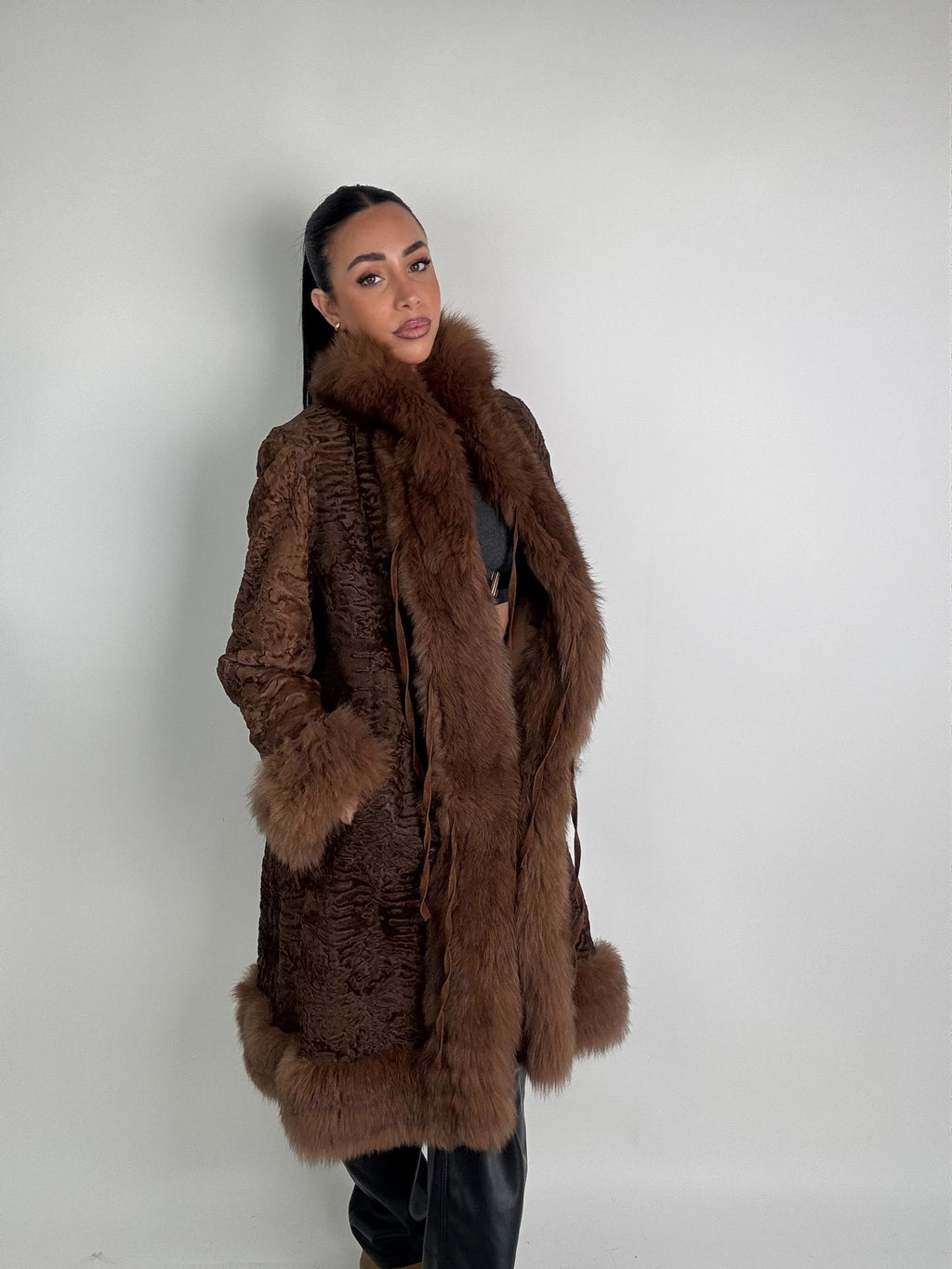 Cappotto in astrakan e volpe N61